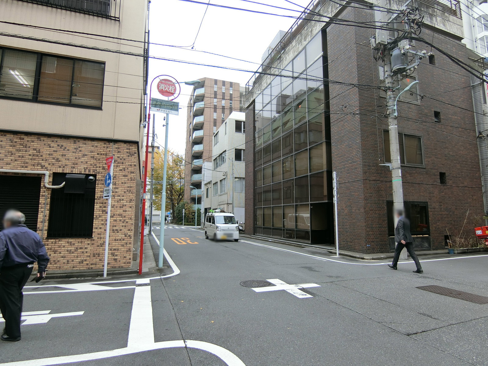ユニゾ蛎殻町北島ビル前面の通り