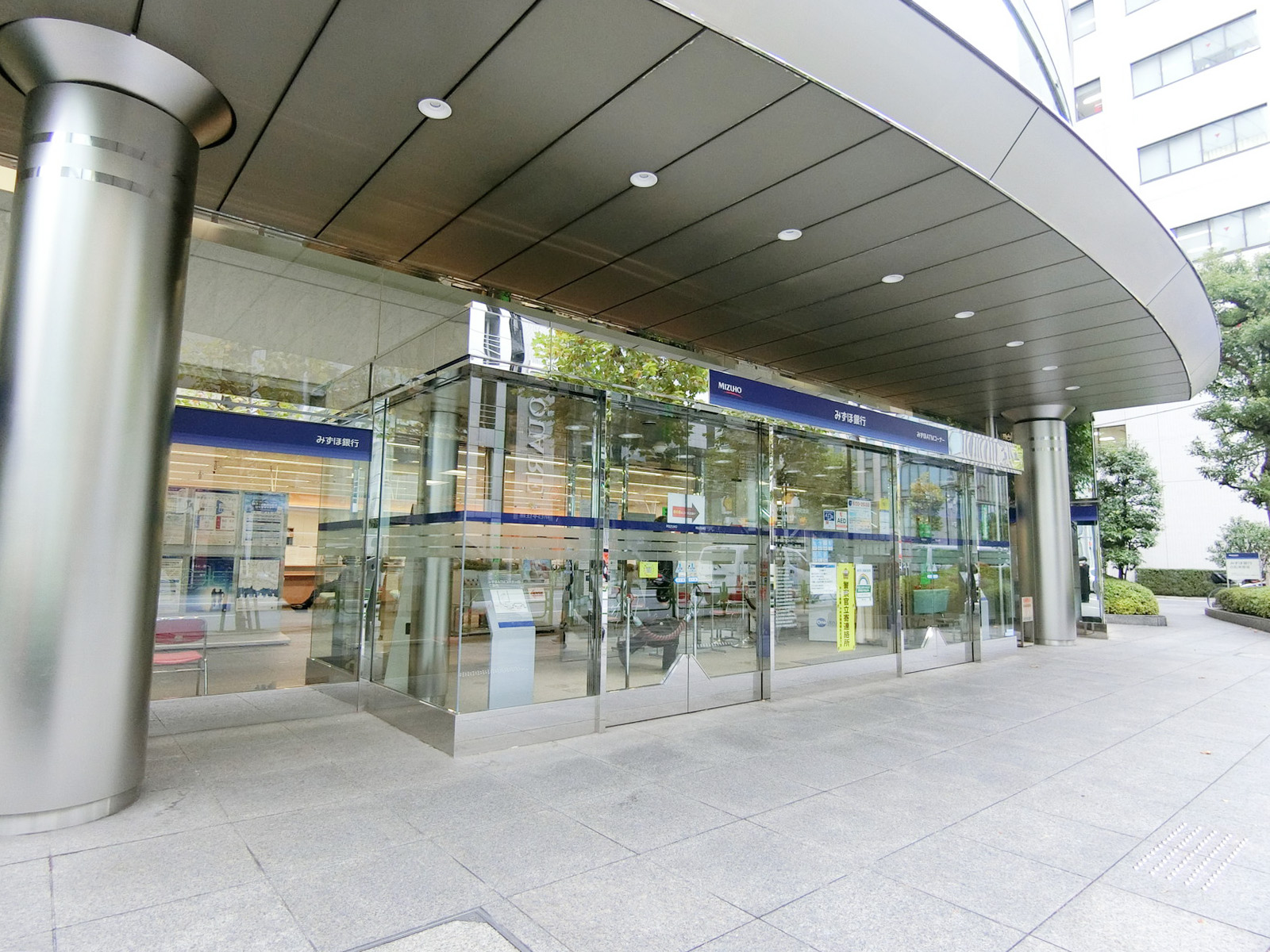 ビル前のみずほ銀行小舟町支店
