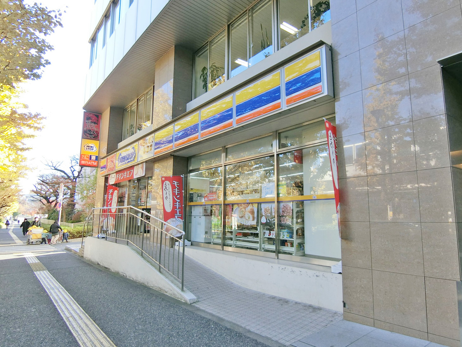 徒歩1分のミニストップ 千駄ヶ谷駅前店