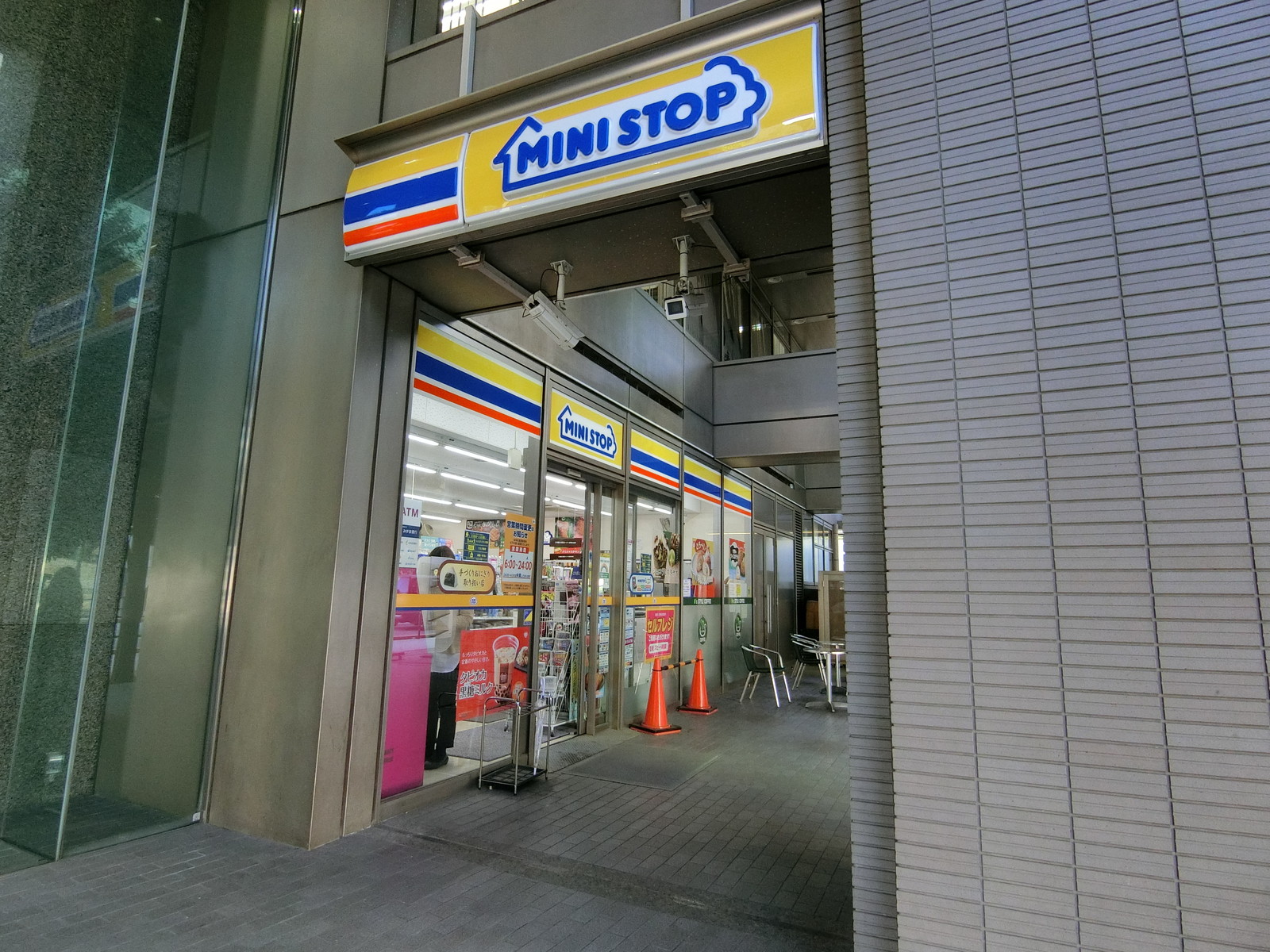 徒歩3分のミニストップ