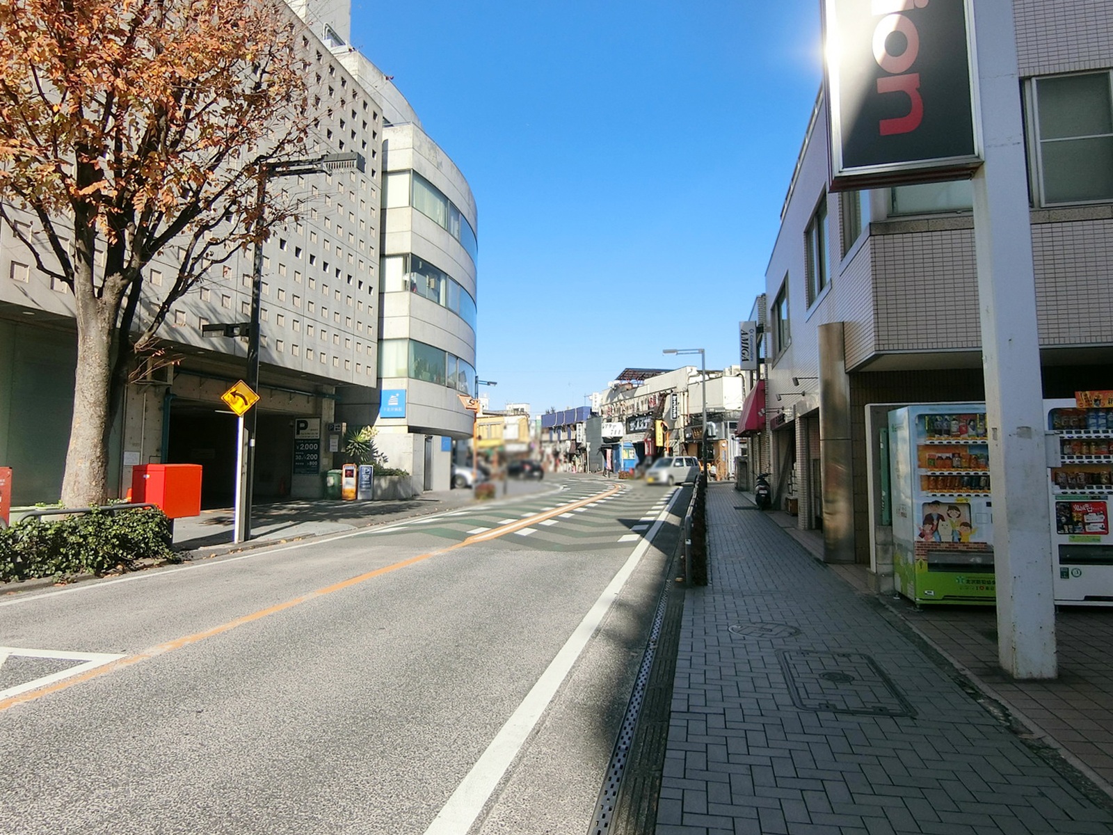柏サード前面の茶沢通り