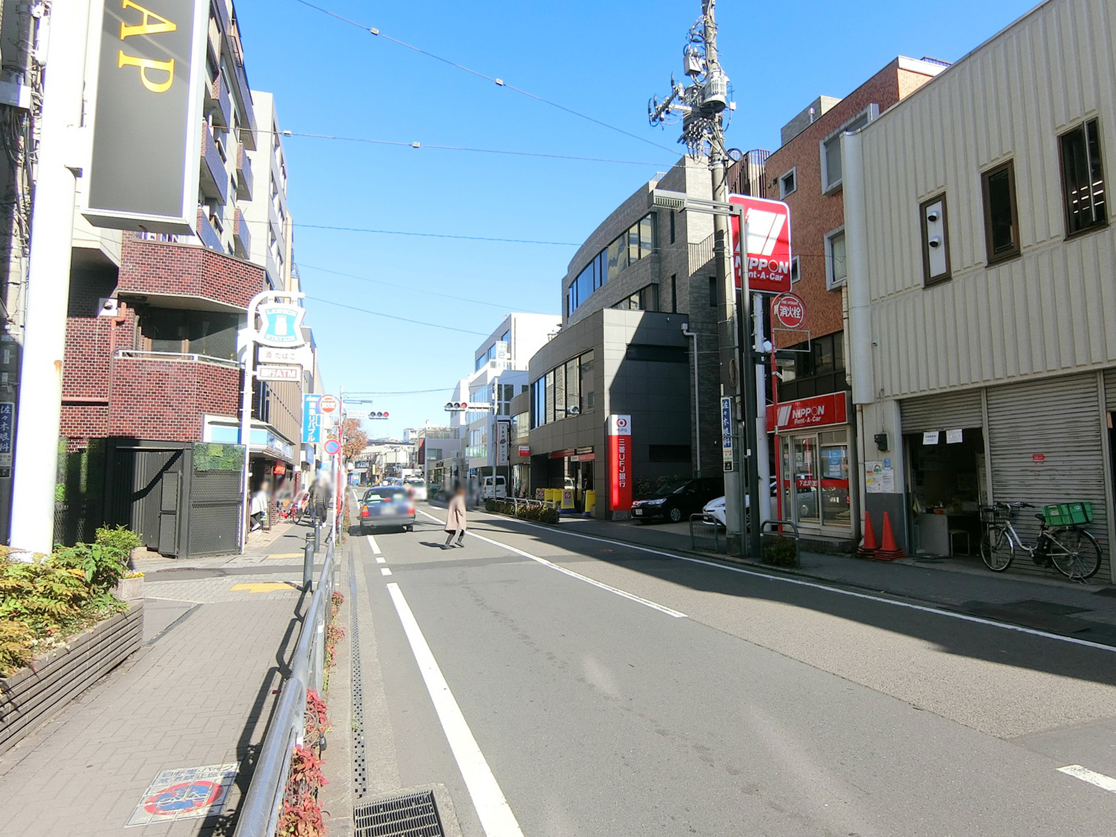 仙田ビル前面の茶沢通り