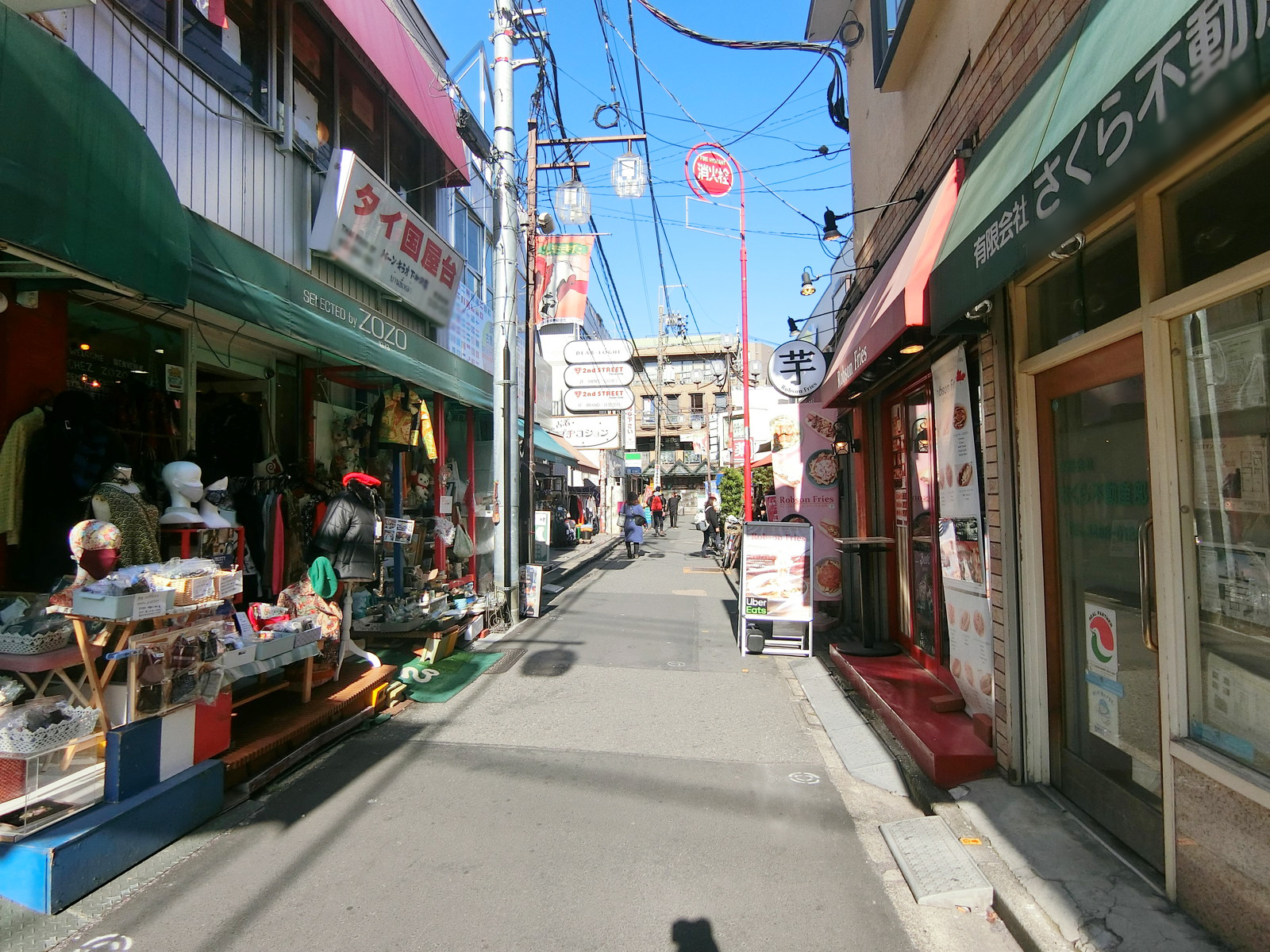 北沢2丁目ビル前面の通り