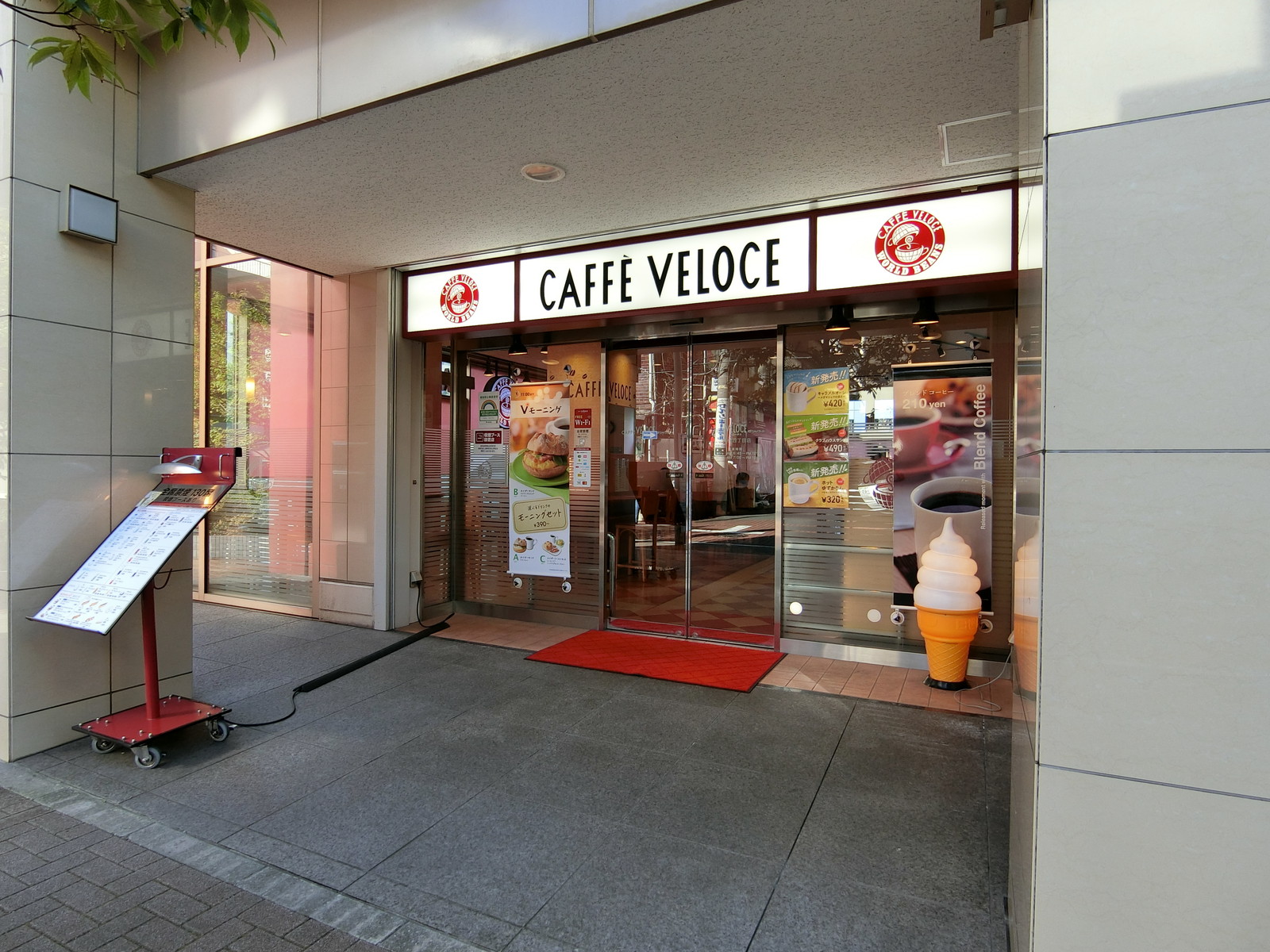 近くにあるカフェ・ベローチェ