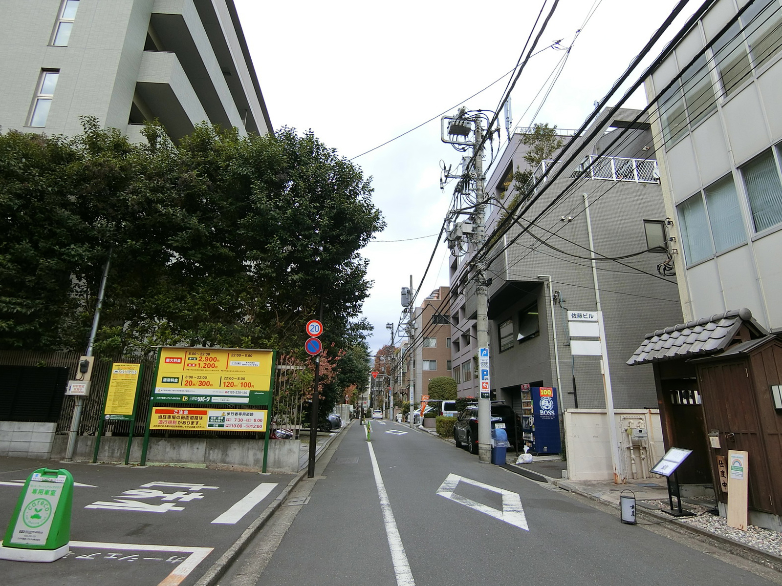 番町一番館前面の通り
