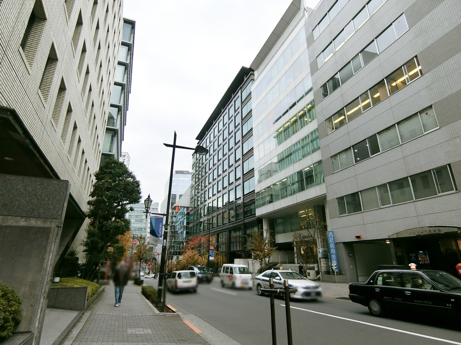 付近の日本テレビ通り