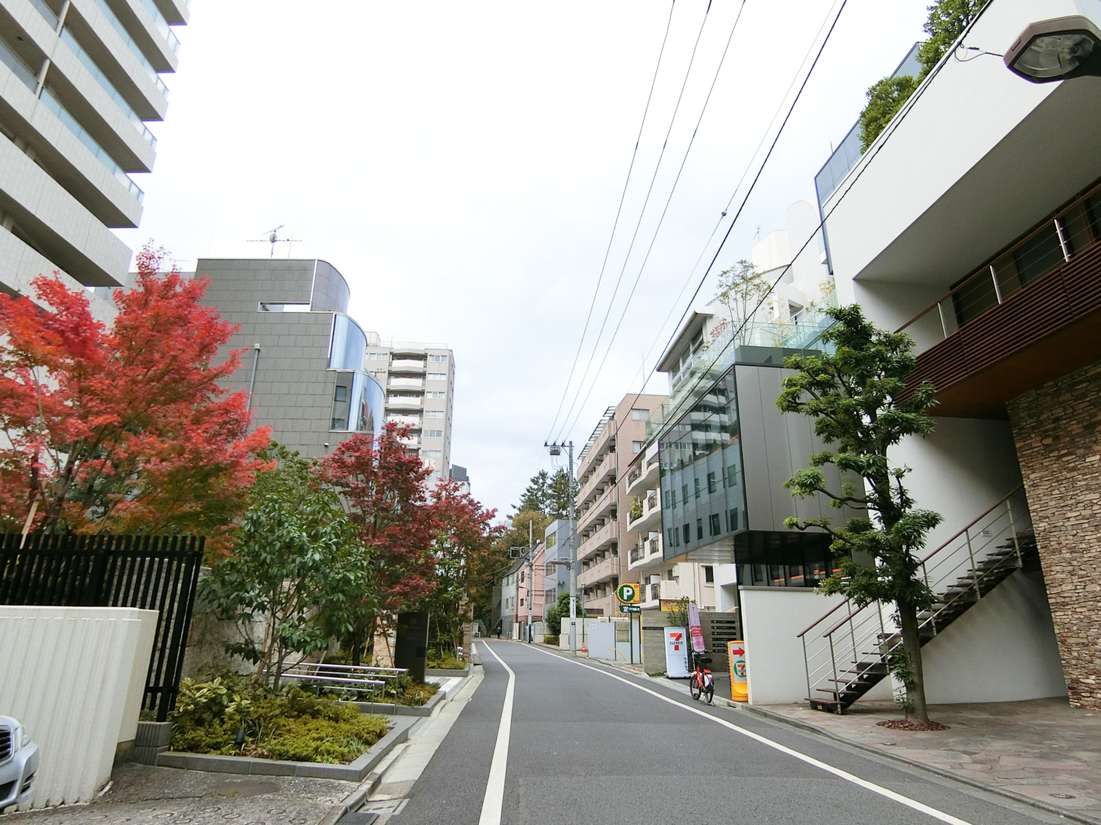 周辺は落ち着いた雰囲気のエリア