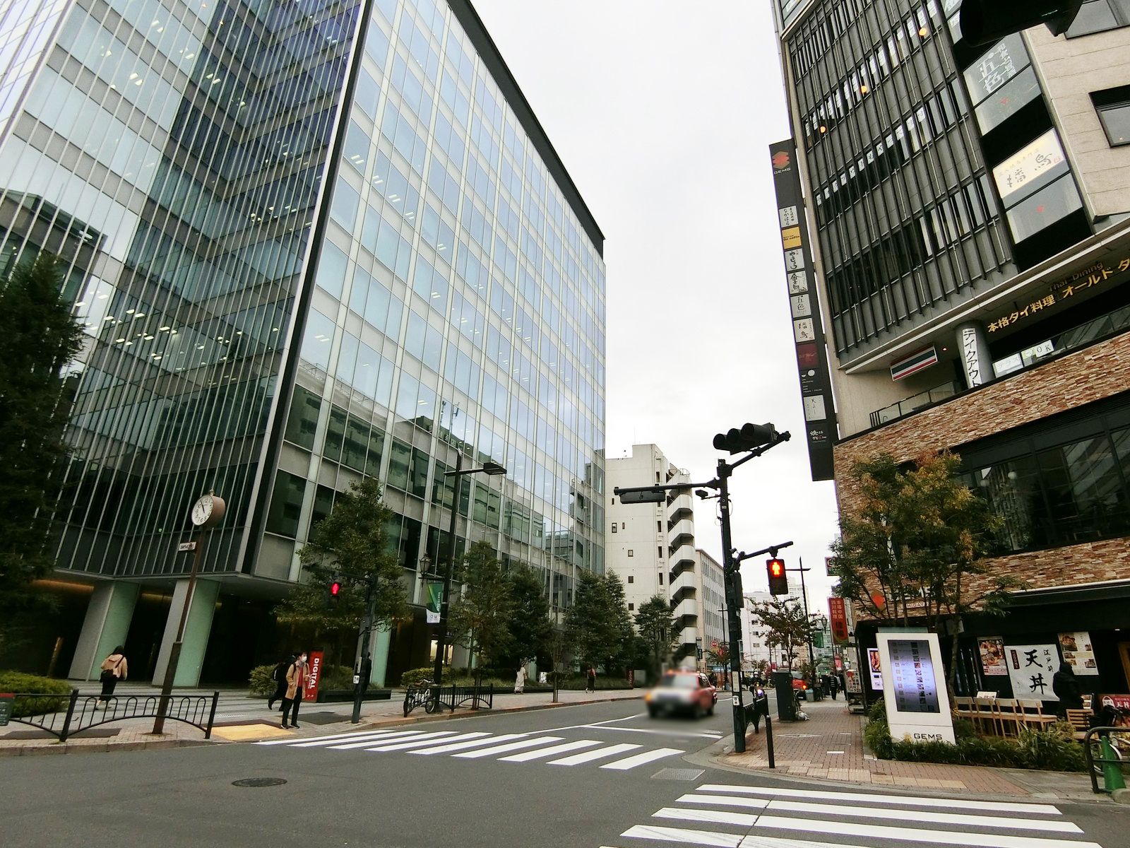 東急番町ビル前面の日本テレビ通り