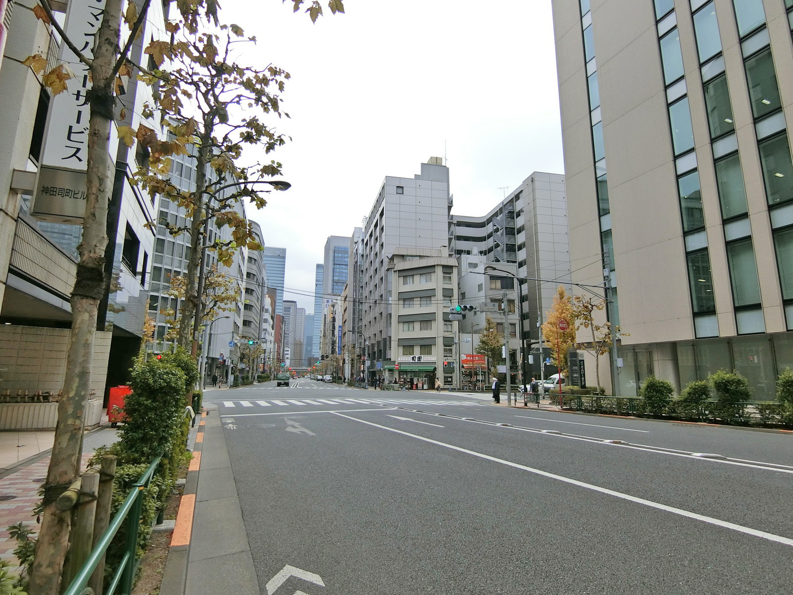 大森ビル前面の外堀通り