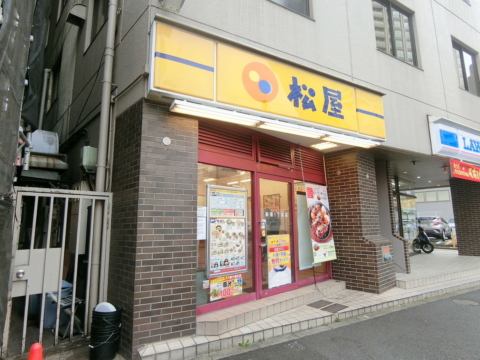 近くの松屋 新宿1丁目店
