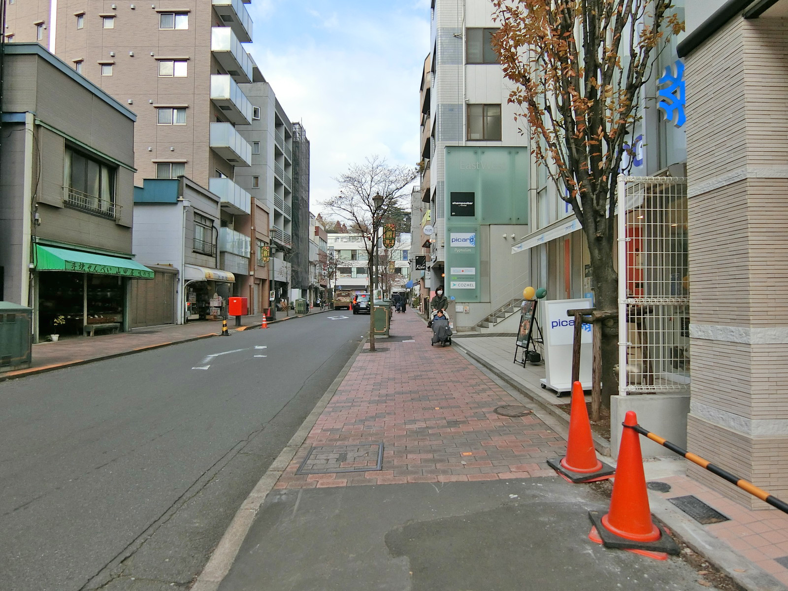 コマンドプロンプト広尾前面の通り