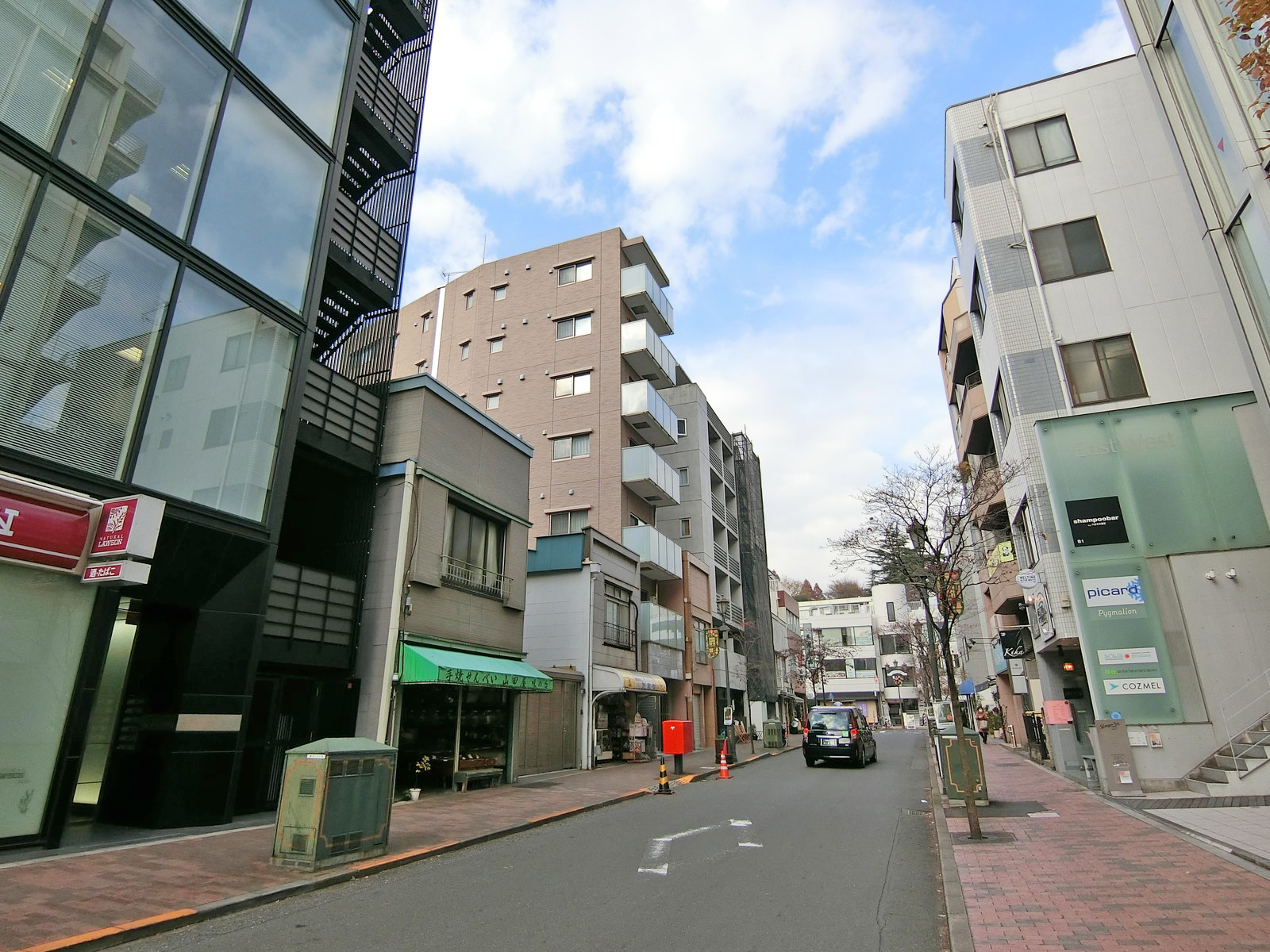 周辺は閑静なエリア