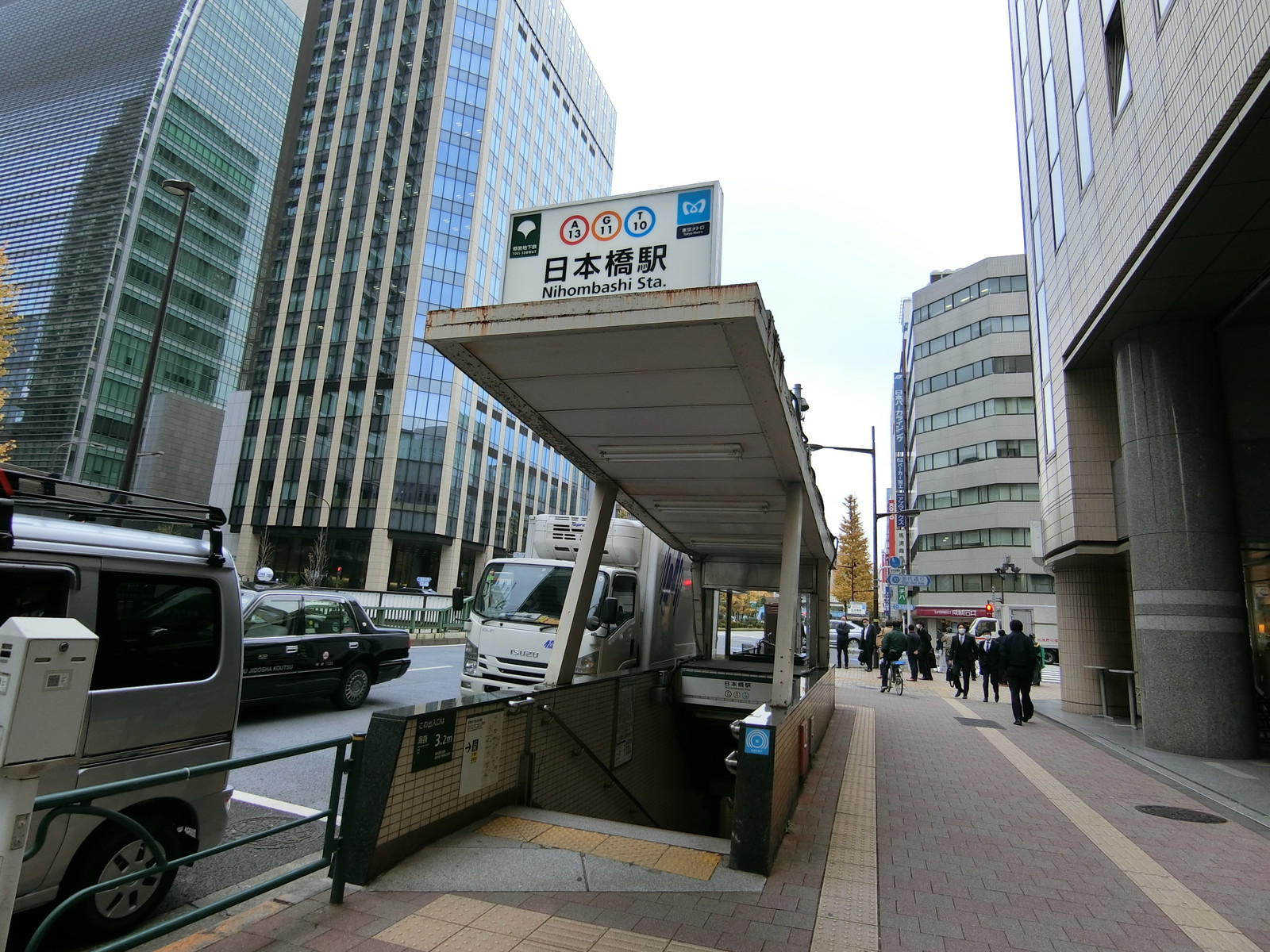 最寄りの「日本橋駅」