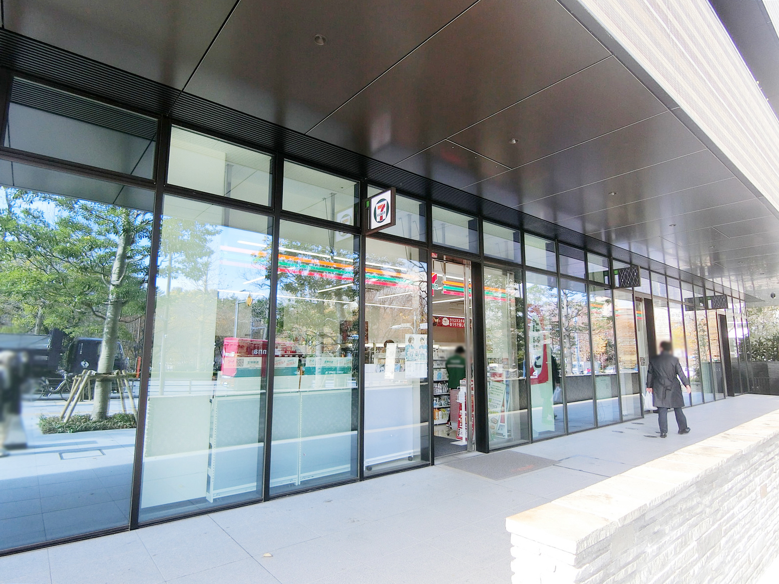 徒歩3分のセブン-イレブン 四谷店
