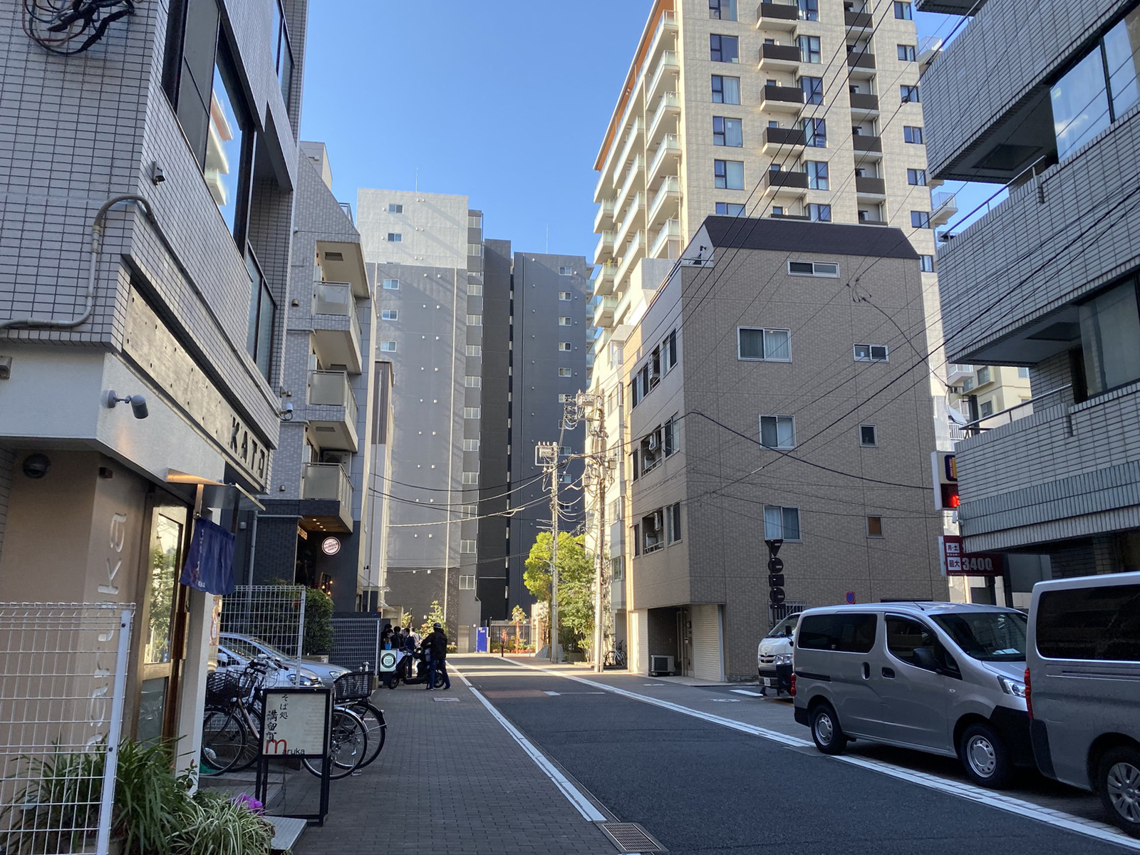 加藤ビル前面の通り