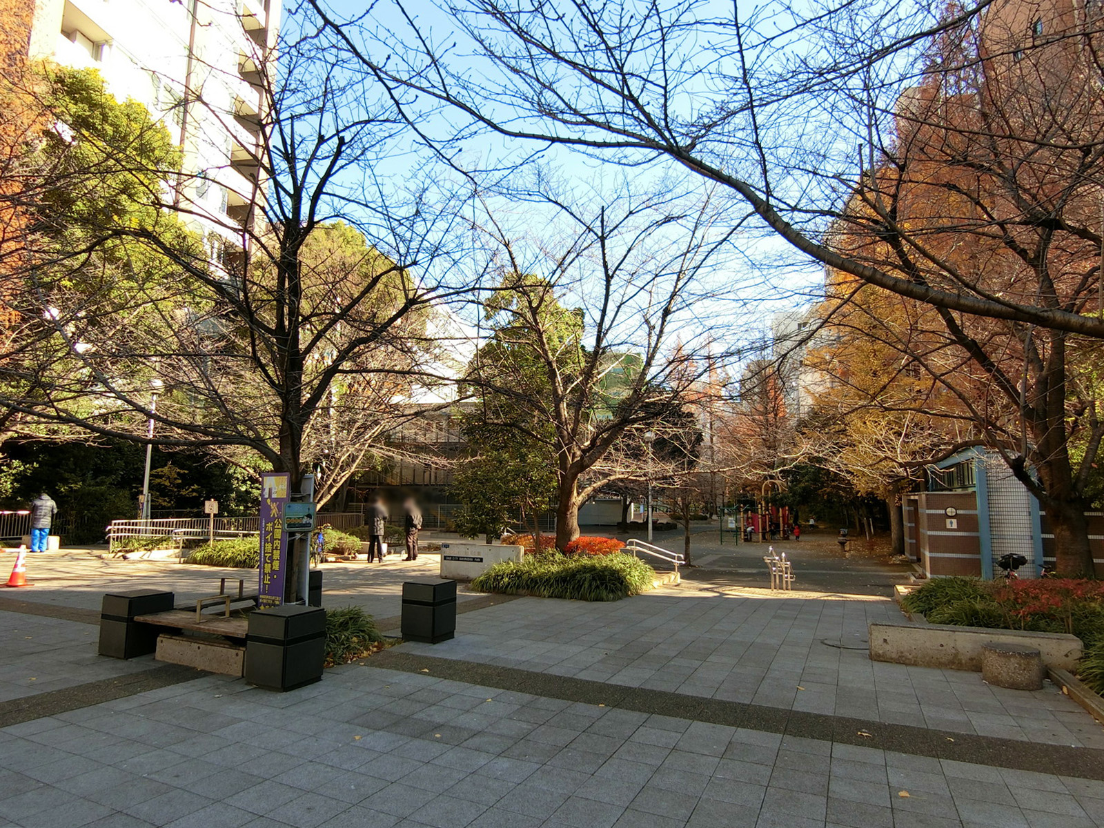 徒歩1分の中央区立桜川公園
