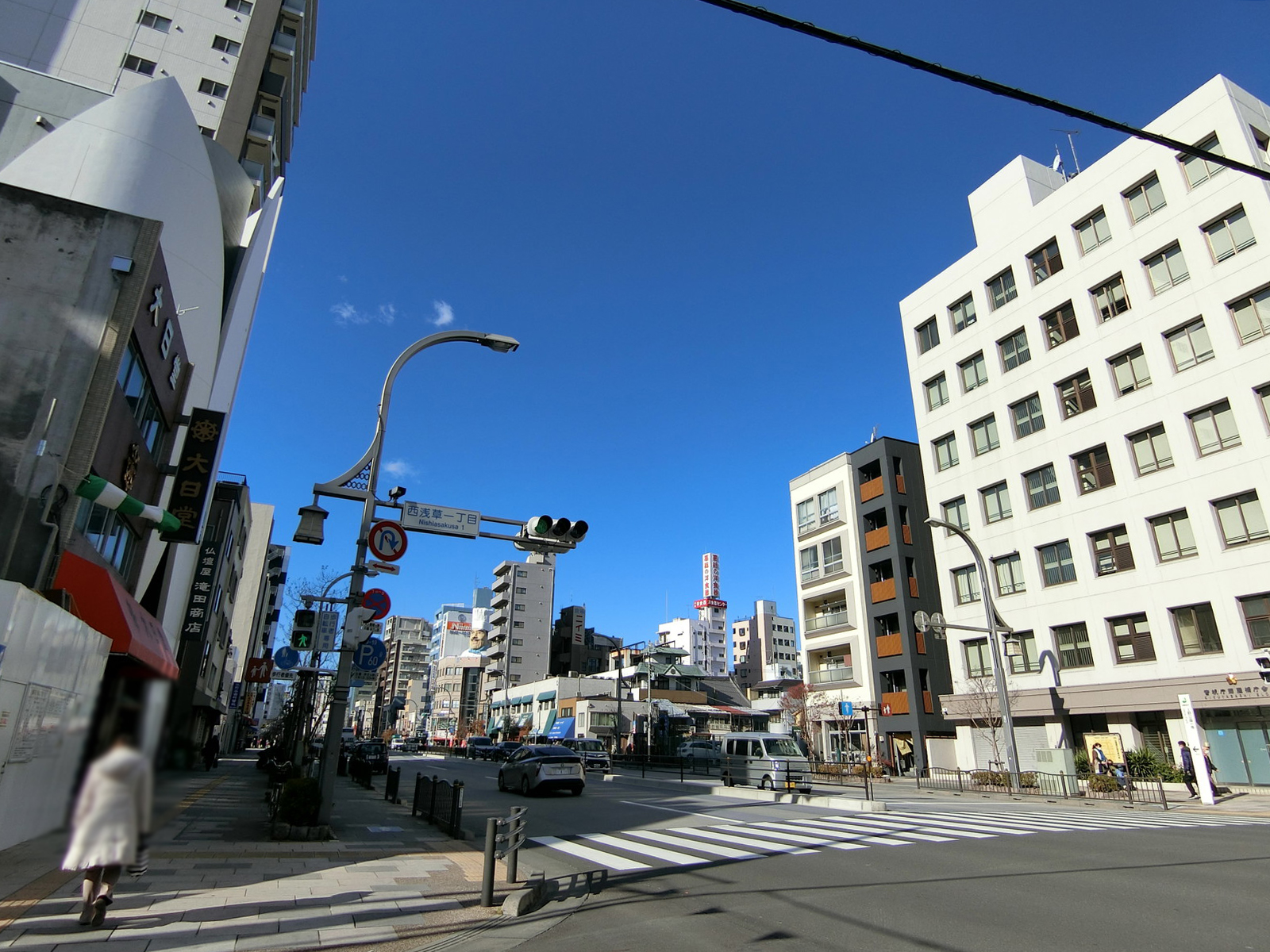 付近の浅草通り