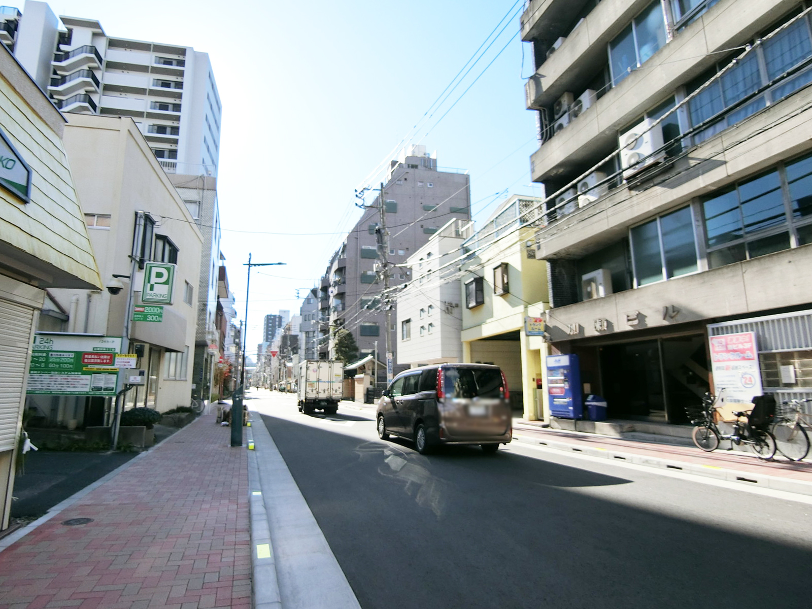 加瀬ビル前面の通り