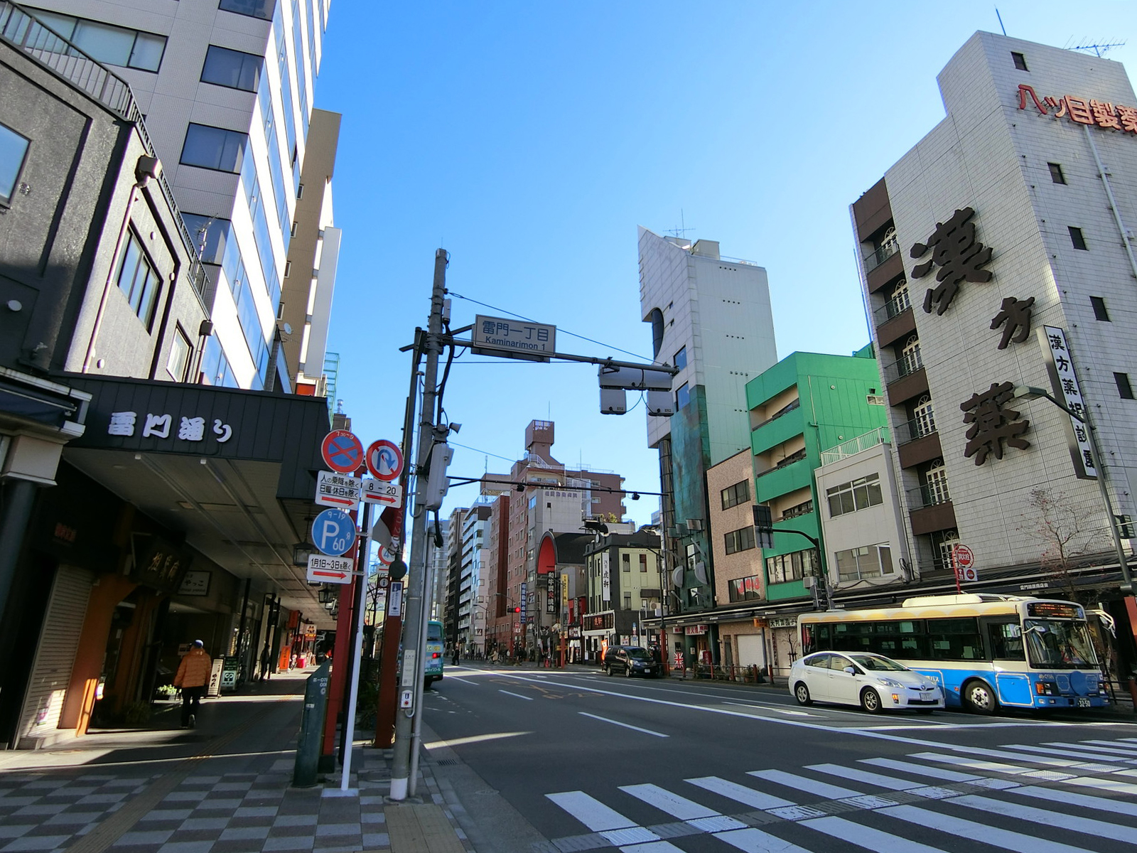 付近の雷門通り