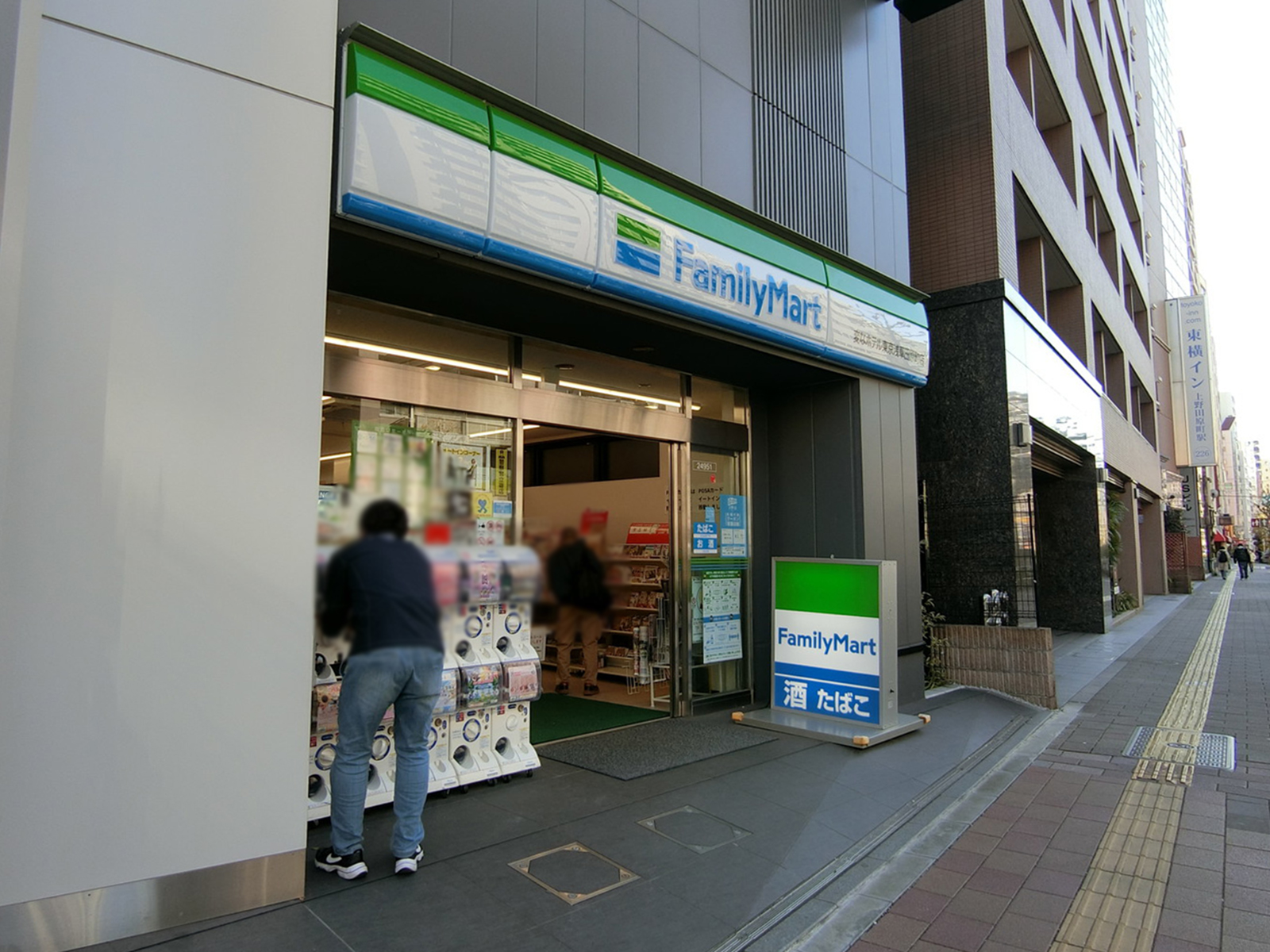 徒歩3分のファミリーマート