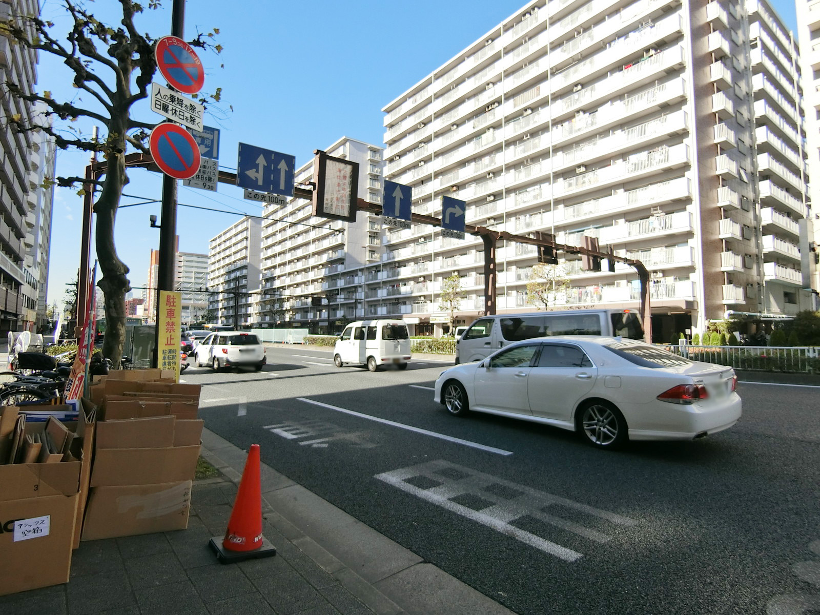 小林ビルディング前面の京葉道路