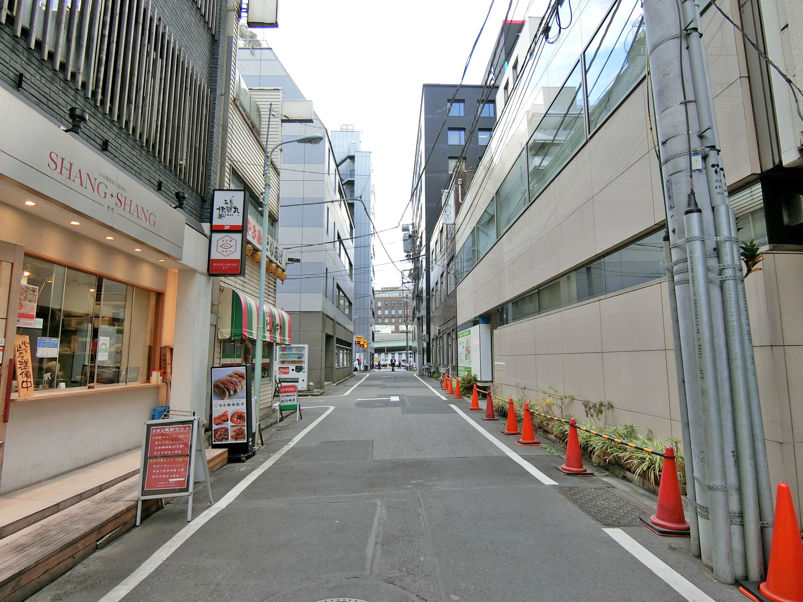 二葉ビル前面の通り