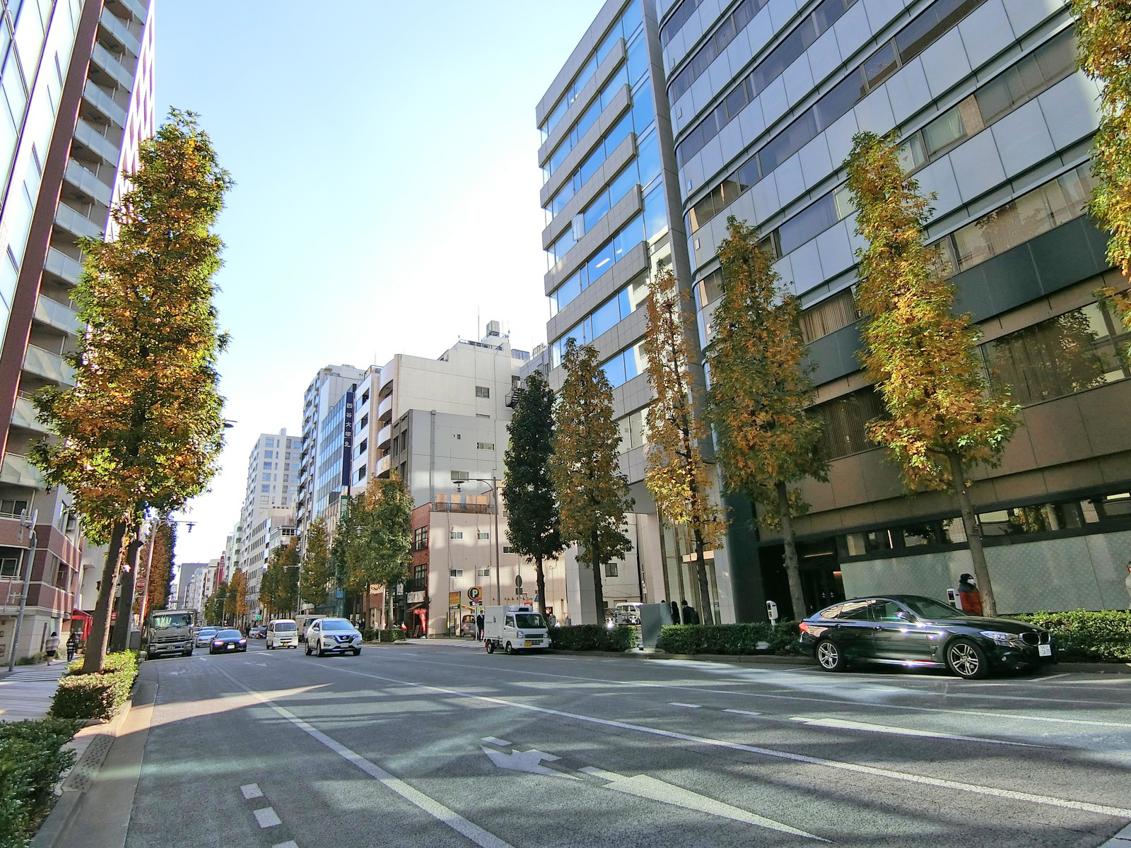 人形町通り沿いに立地