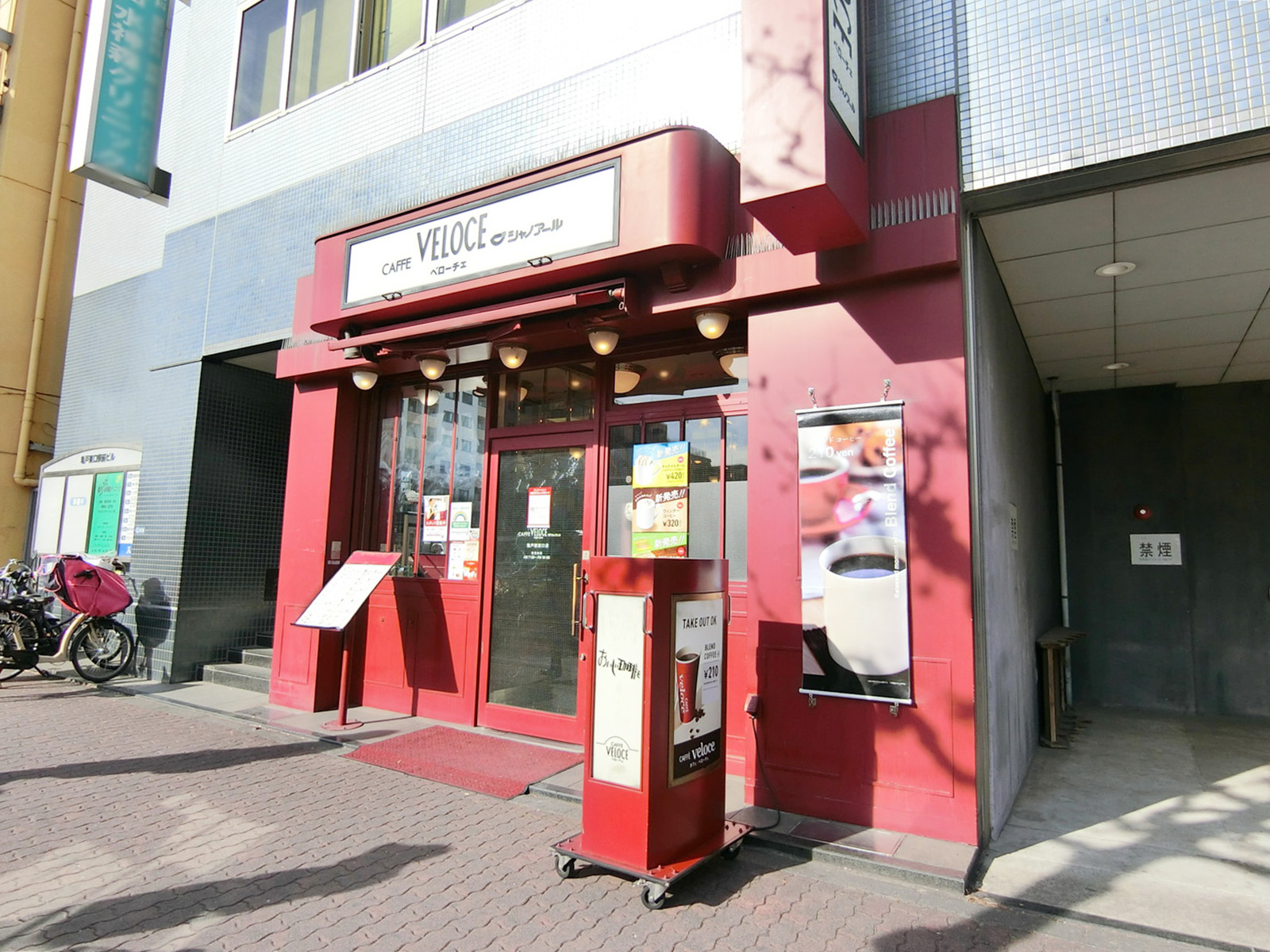 至近のカフェ・ベローチェ