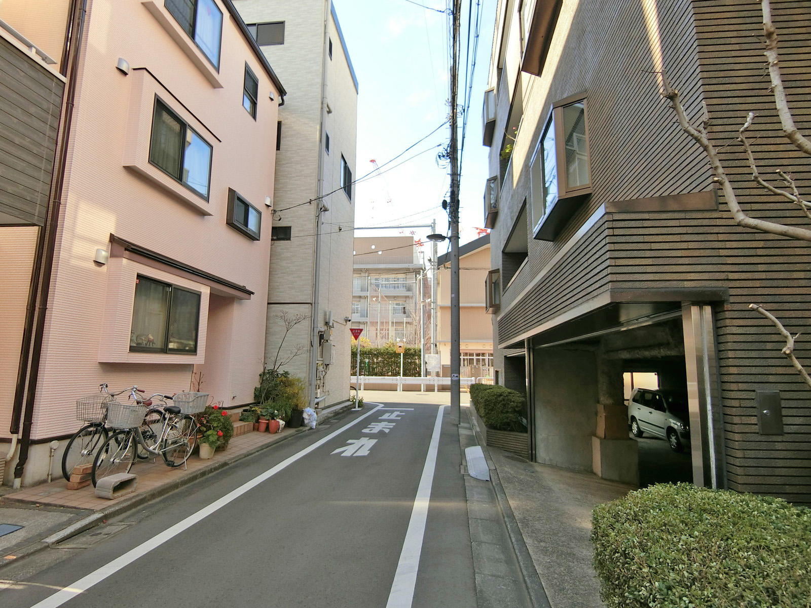 小澤ビル前面の通り