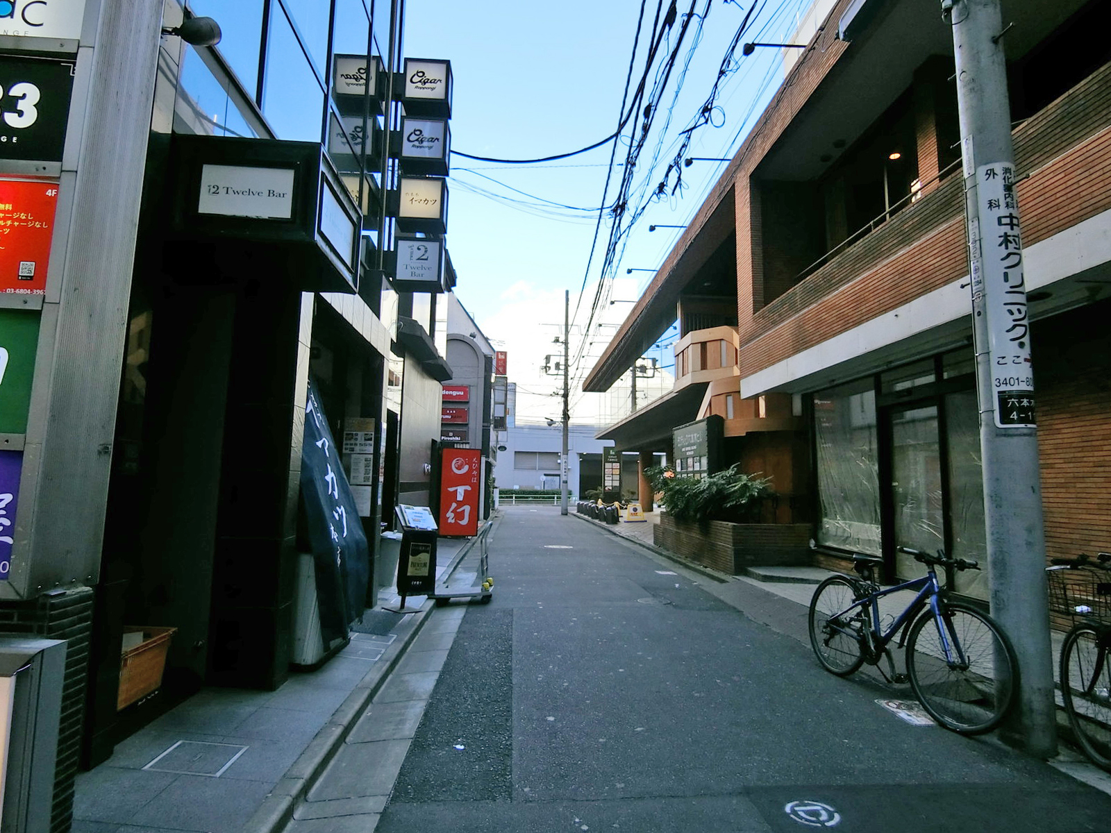 ランディック六本木ビル前面の通り