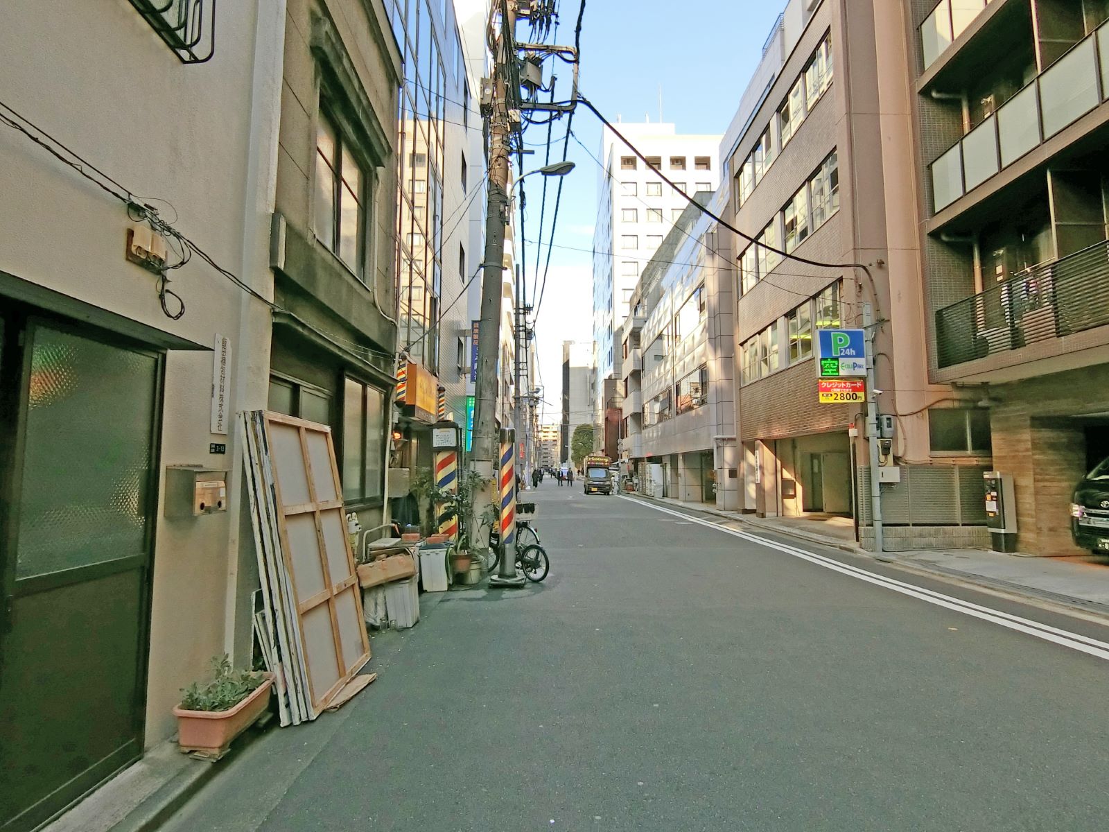 パイランドビル前面の通り