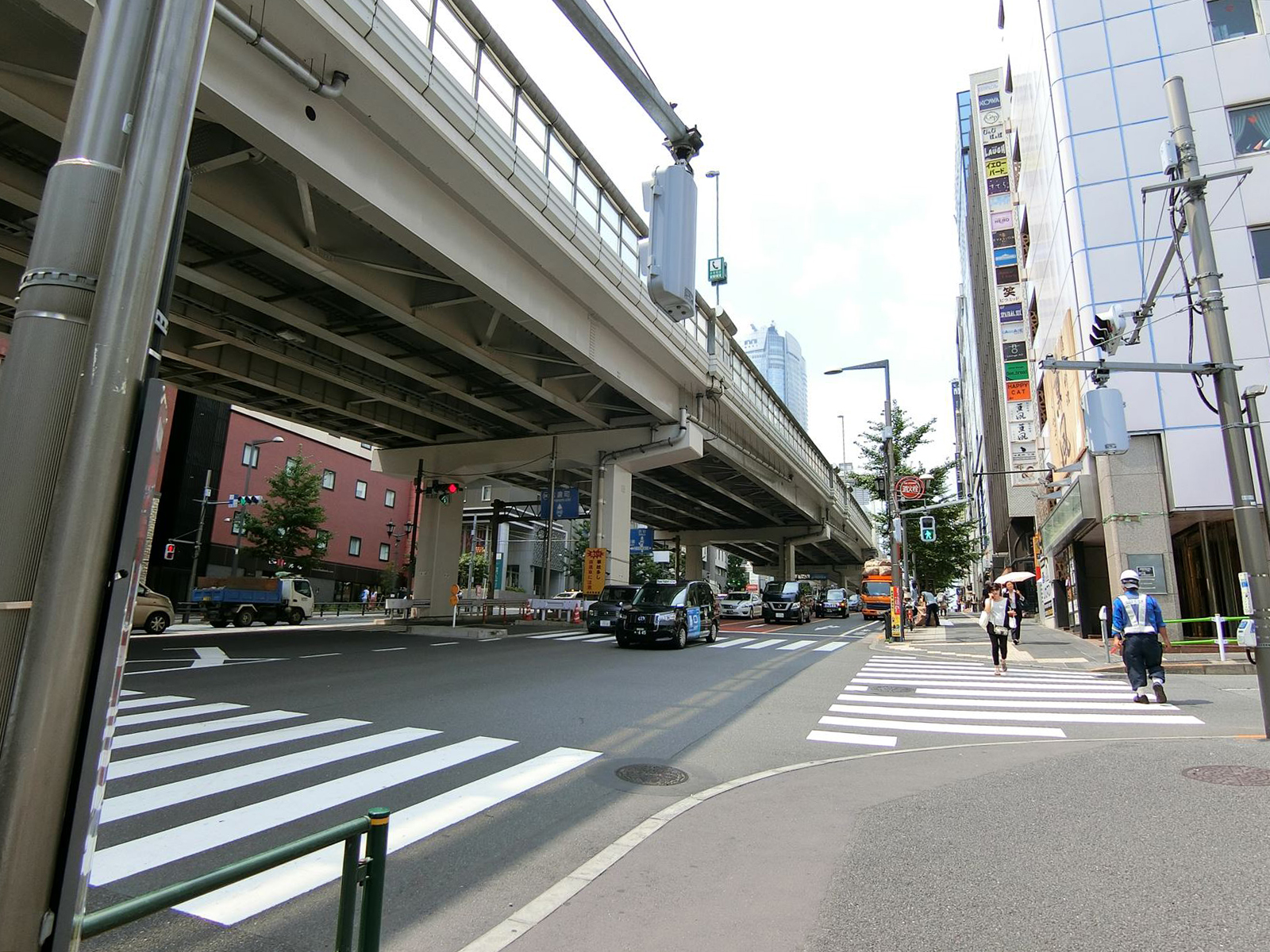 付近の外苑東通り