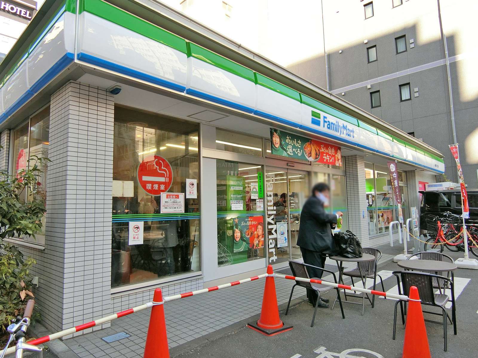 近くのファミリーマート堀留町二丁目店