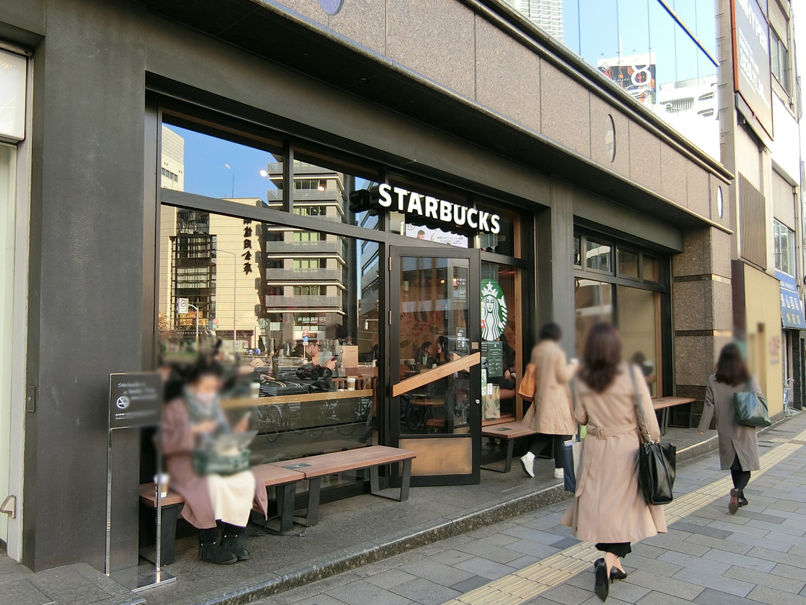 徒歩1分のスターバックスコーヒー