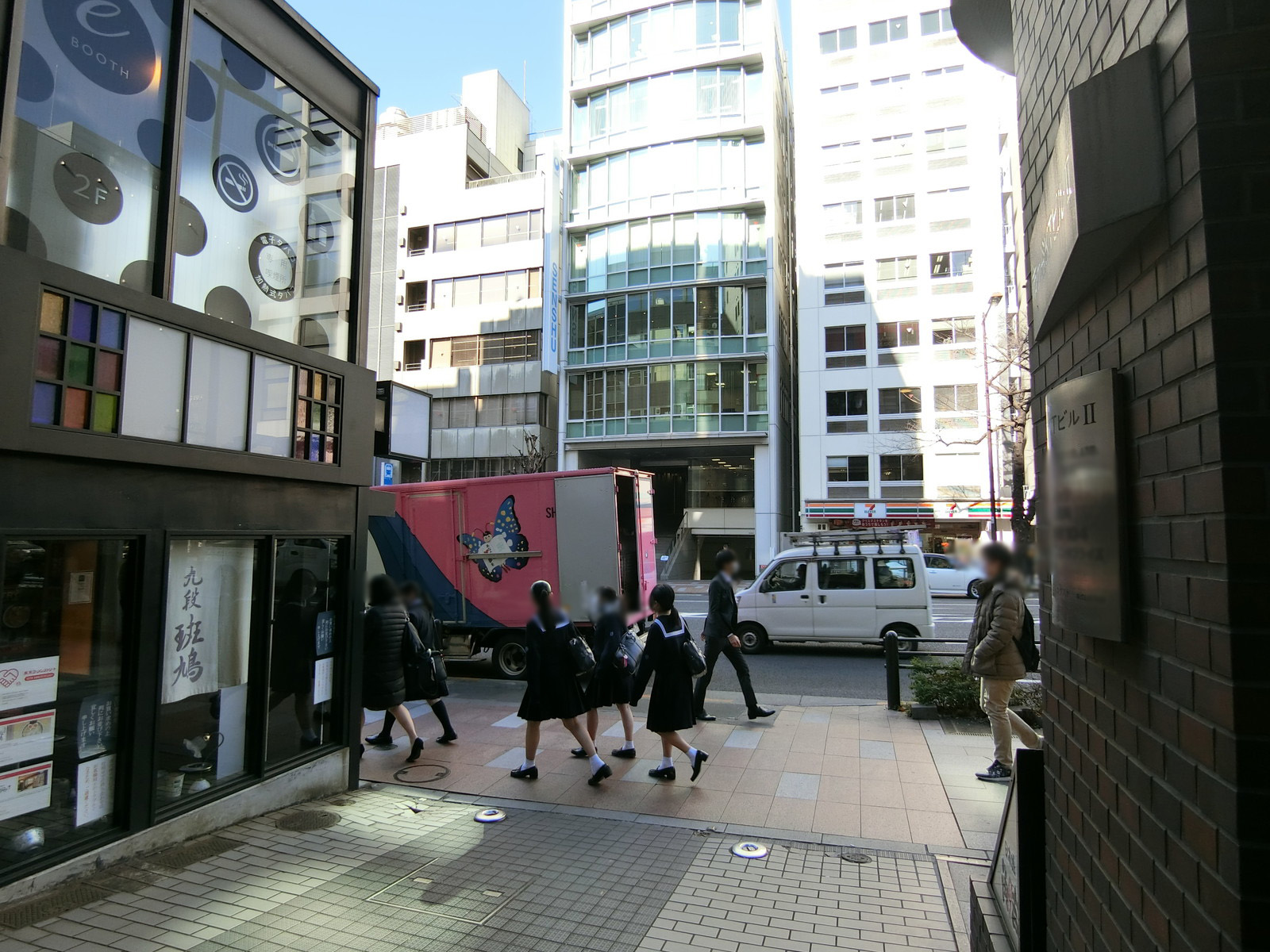 市ヶ谷KTビル2前面の通り