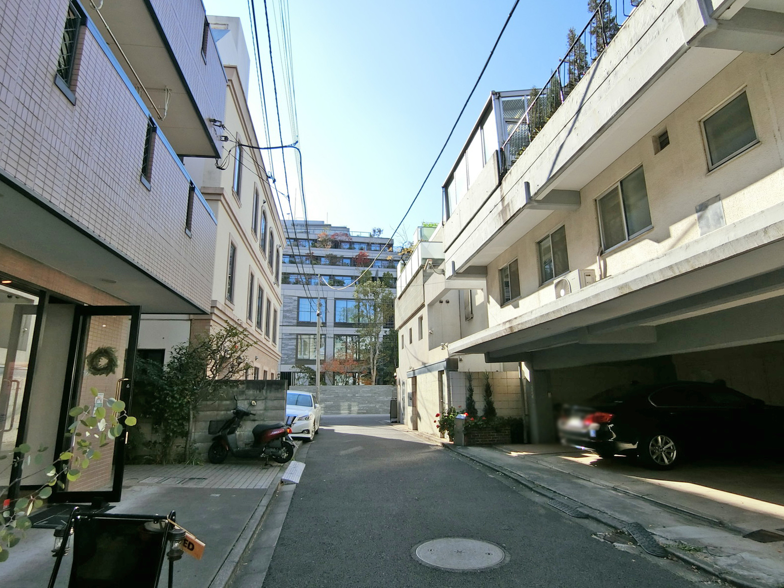 玉川ビル前面の通り