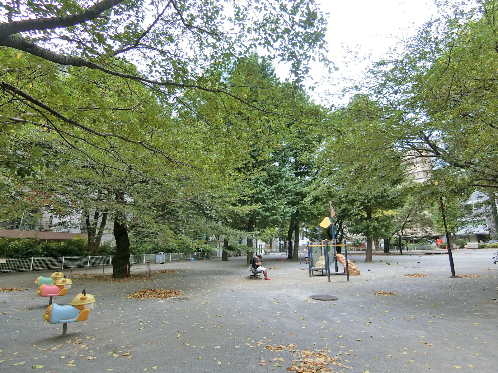 徒歩3分の東池袋公園