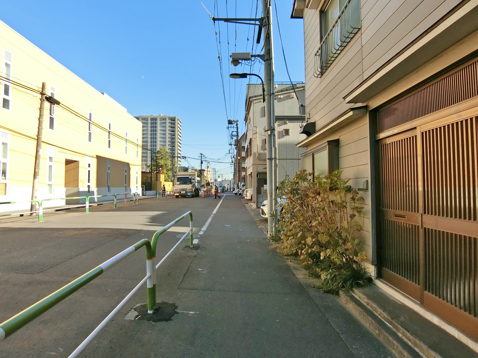 サンフラット佐藤前面の通り