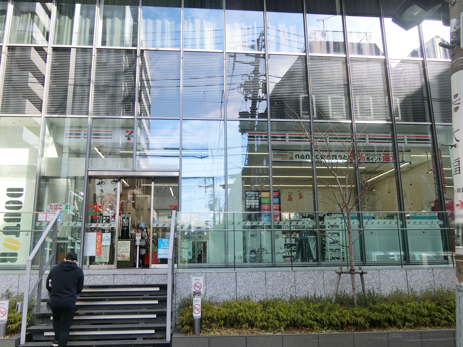 徒歩1分のセブン-イレブン エイベックスビル店
