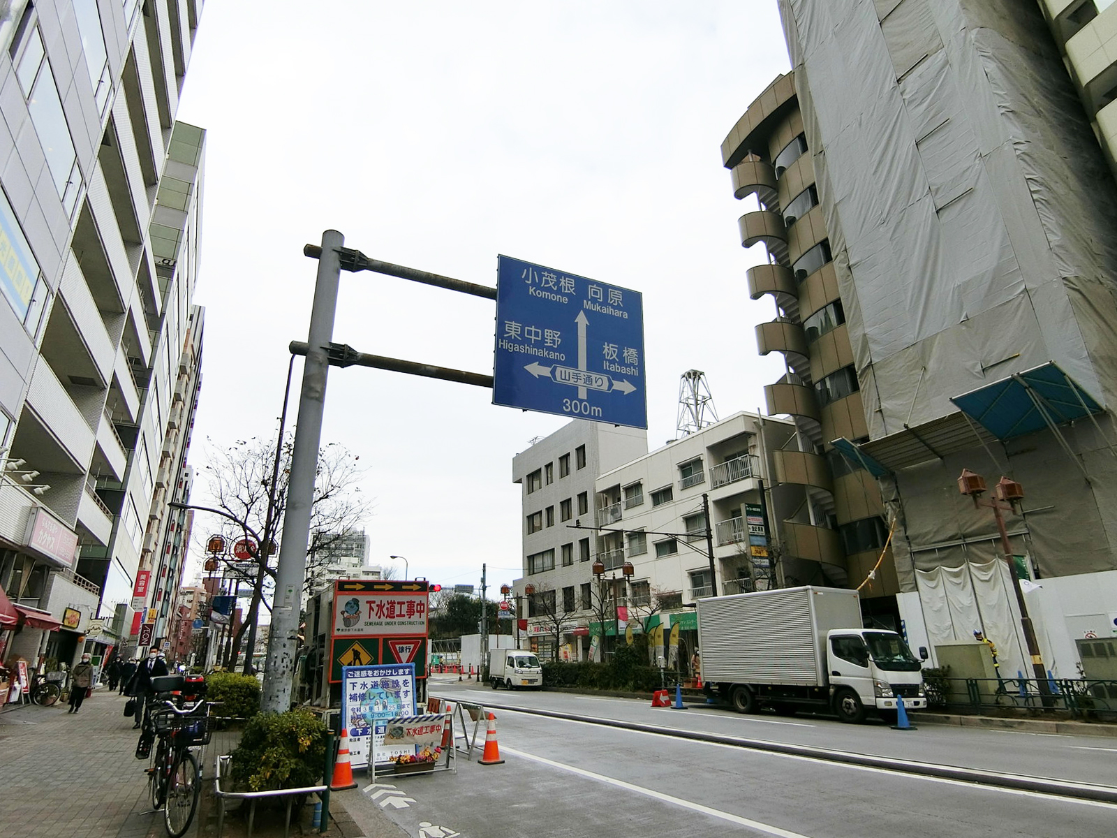 ウェルサイドビル前面の通り