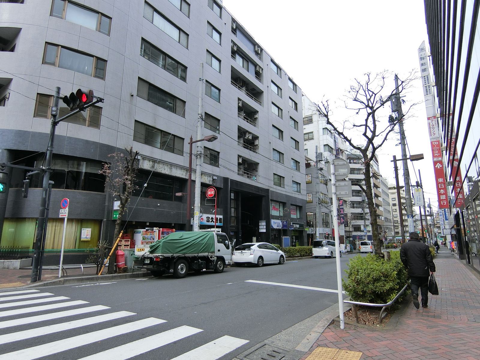 アークシティ池袋前面の通り
