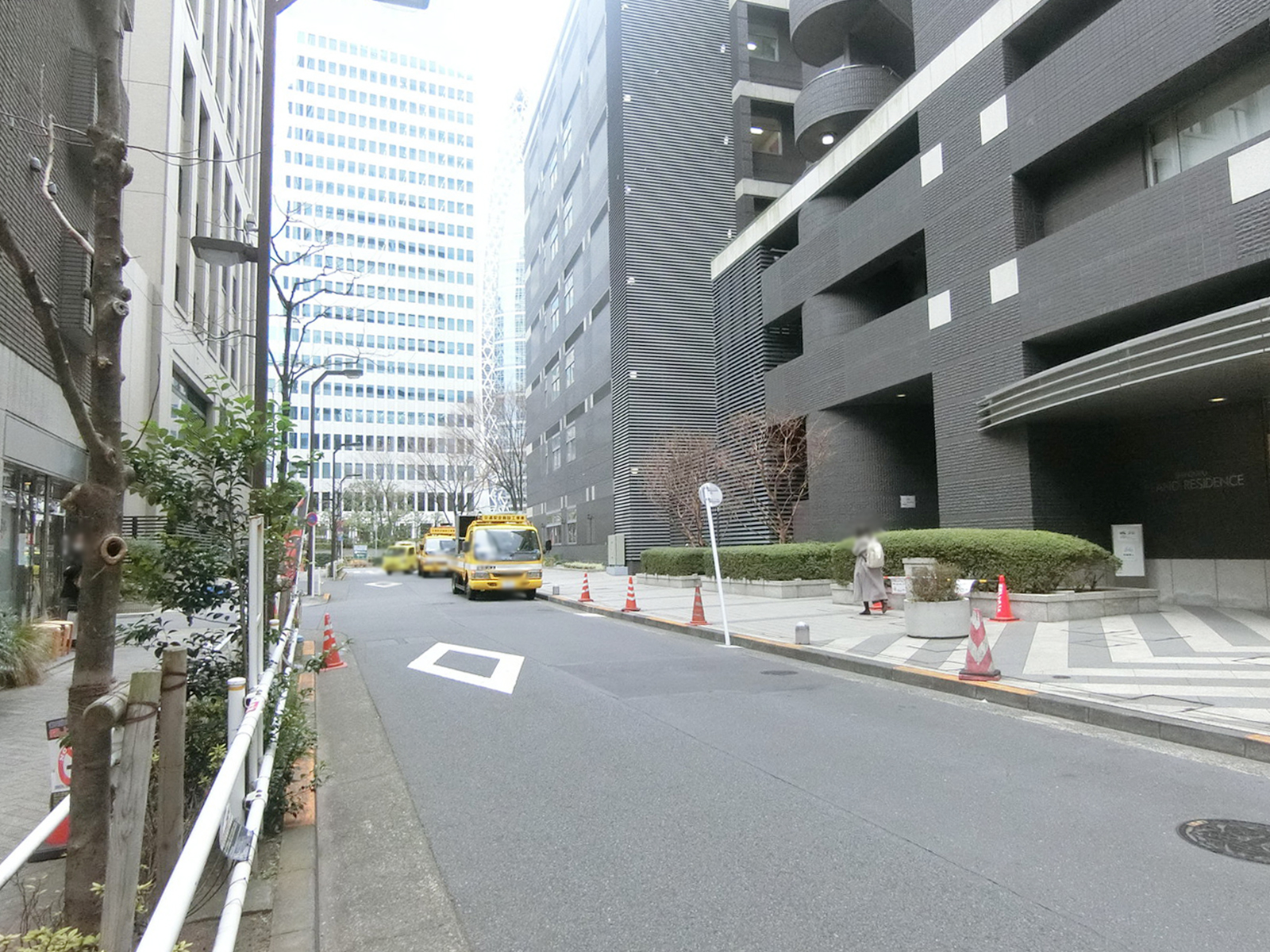 新宿アイランドアネックス前面の通り