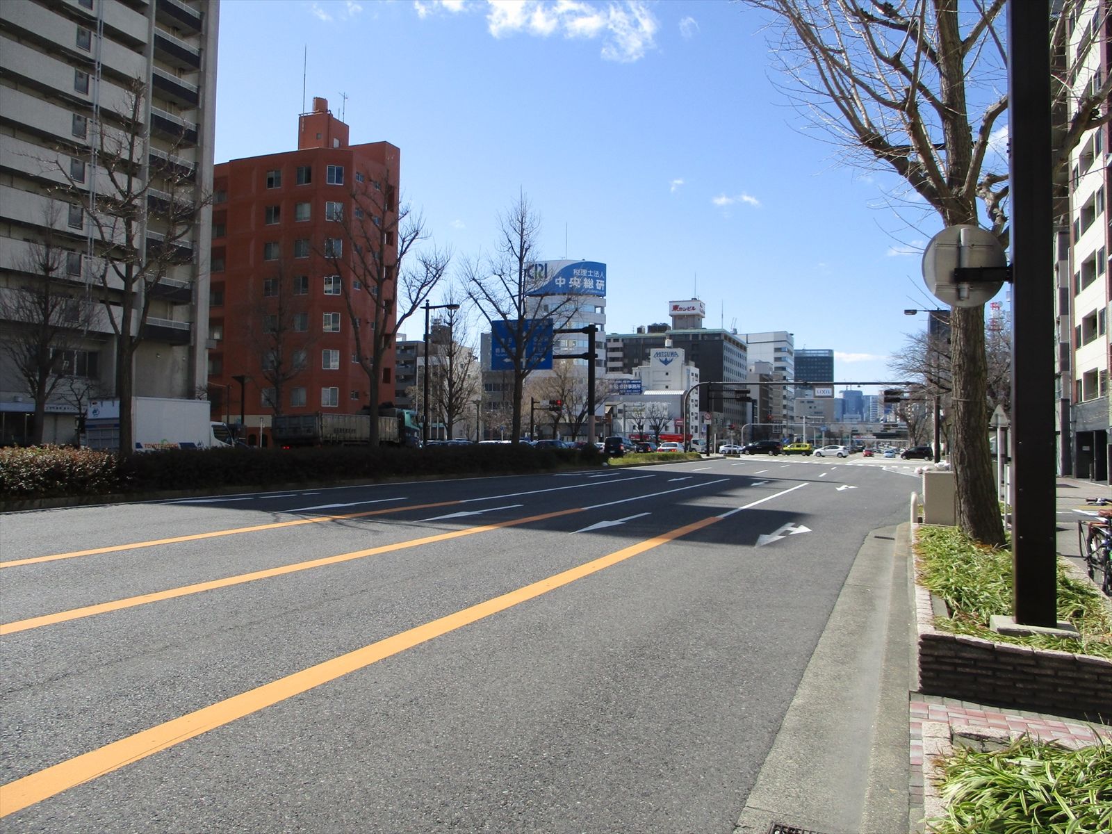 第一富士ビル前面の通り