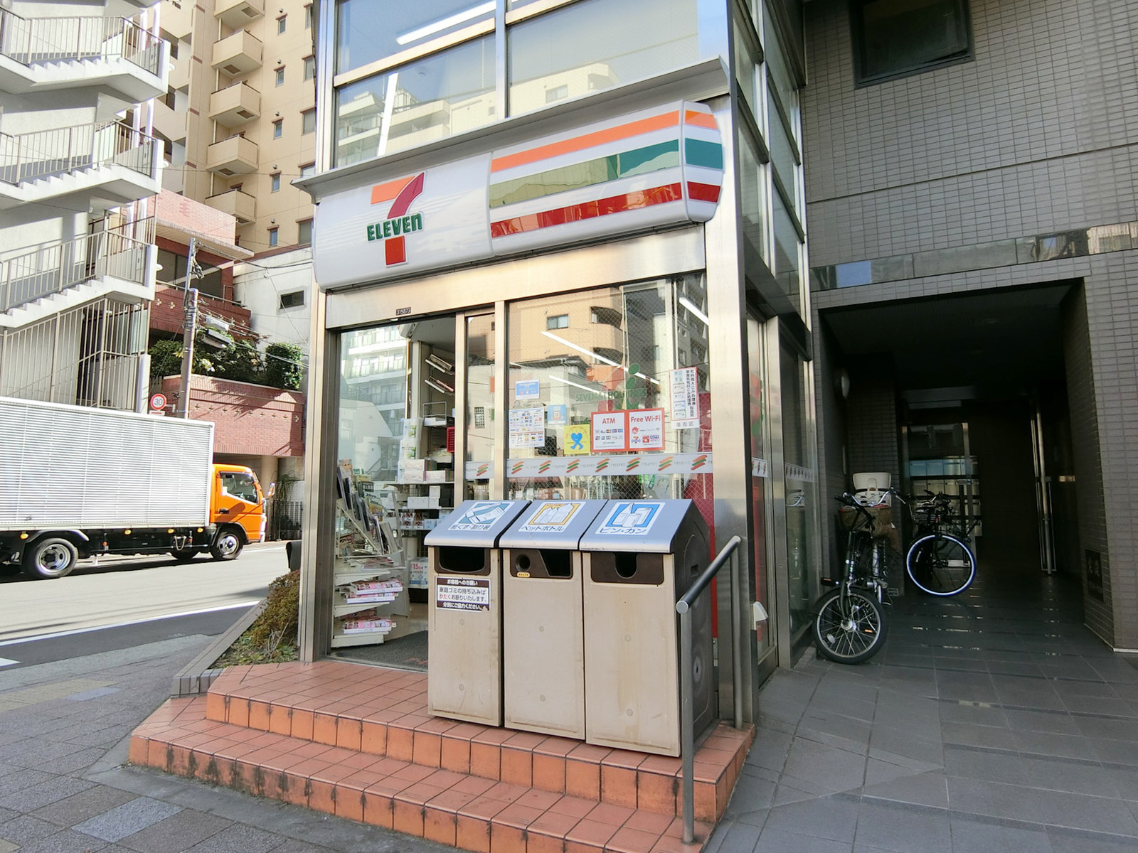 徒歩2分のセブンイレブン