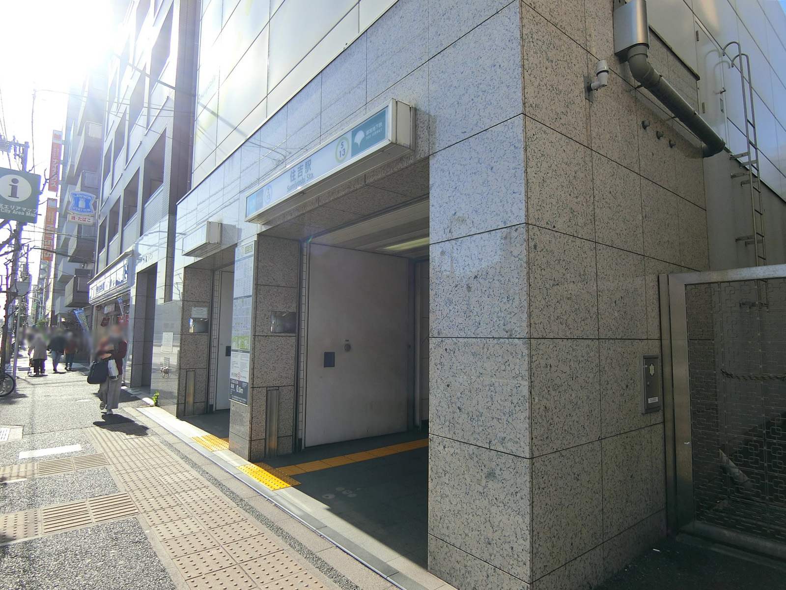 最寄りの「住吉駅」