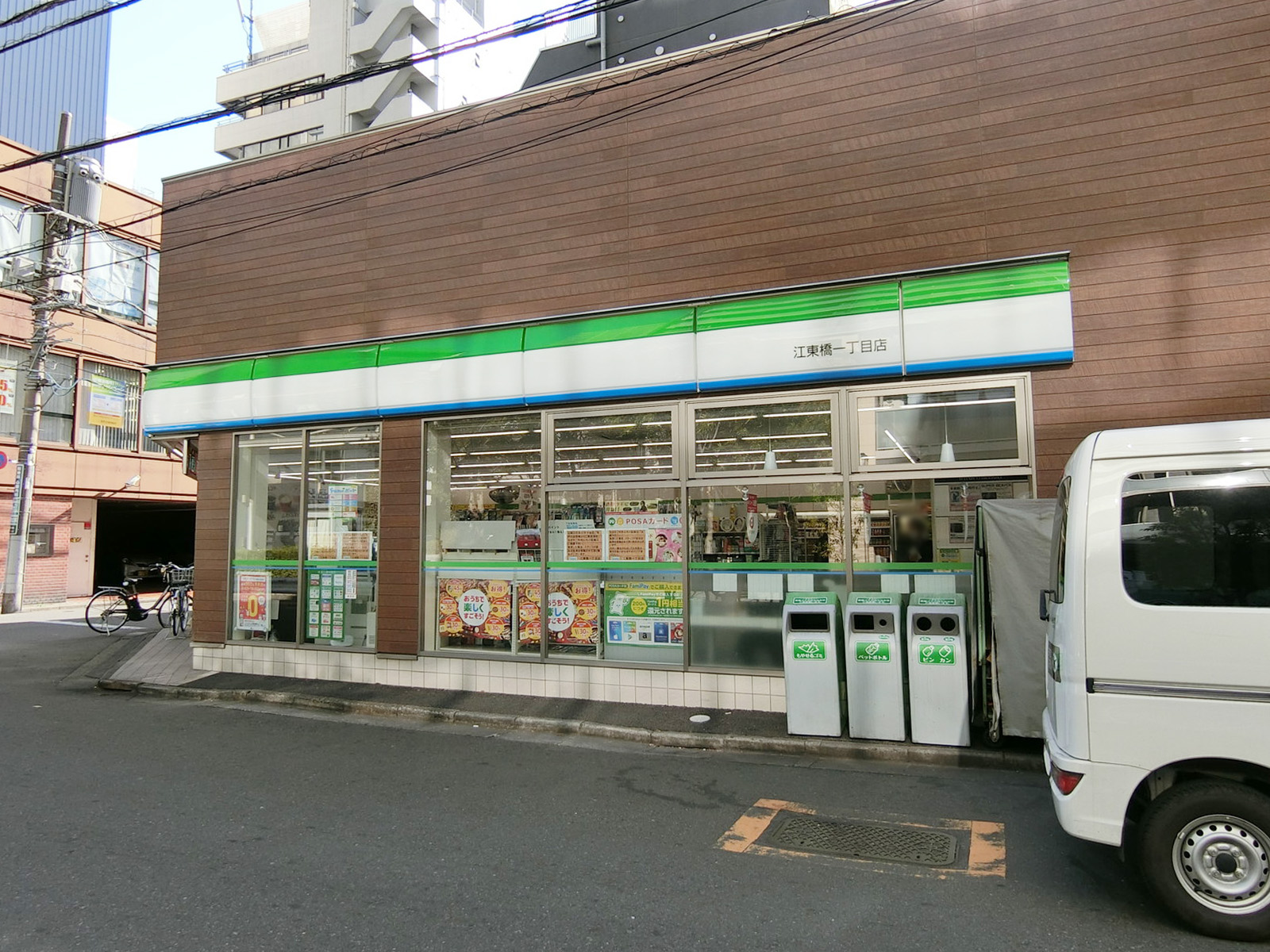 徒歩1分のファミリーマート