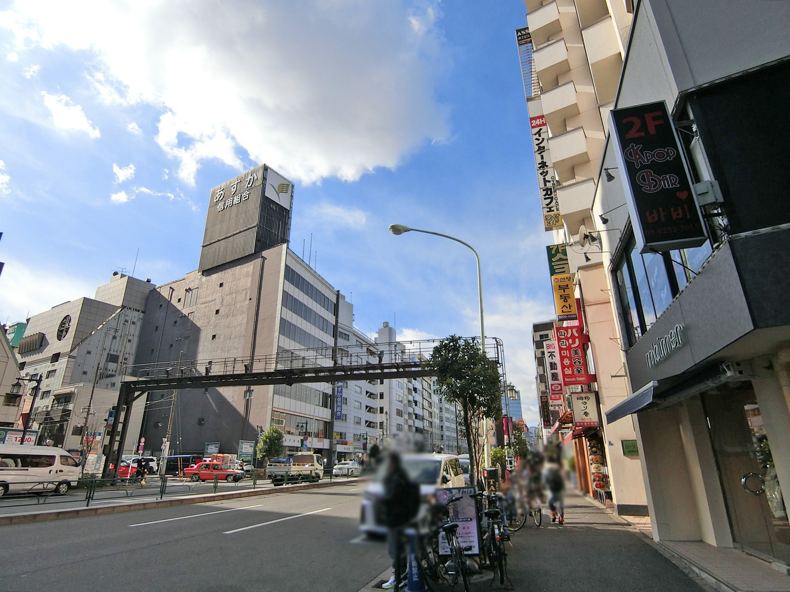 大東ビル前面の職安通り