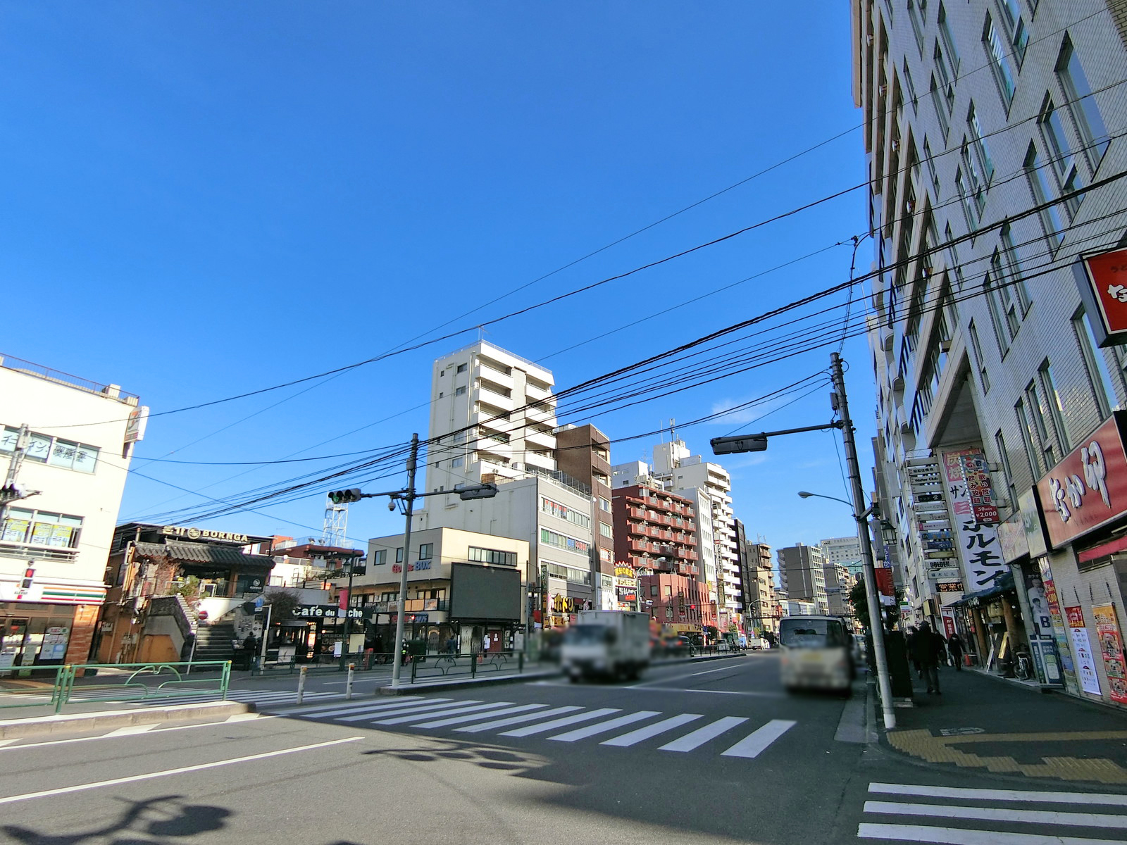 第二大滝ビル前面の職安通り