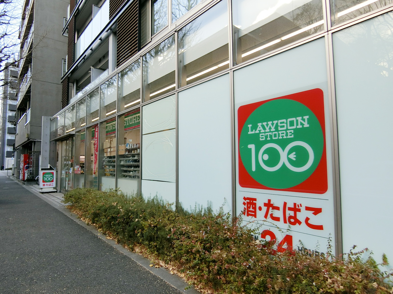徒歩1分のローソンストア100
