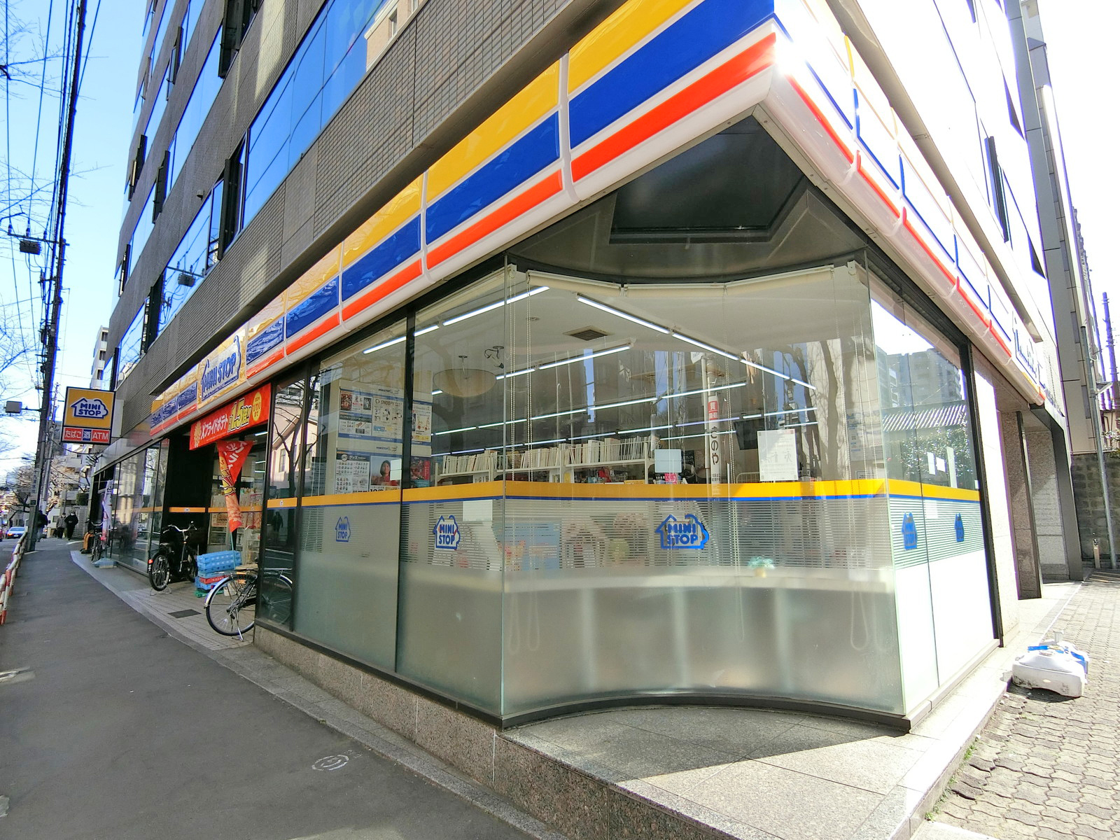 徒歩1分のミニストップ南大塚二丁目店